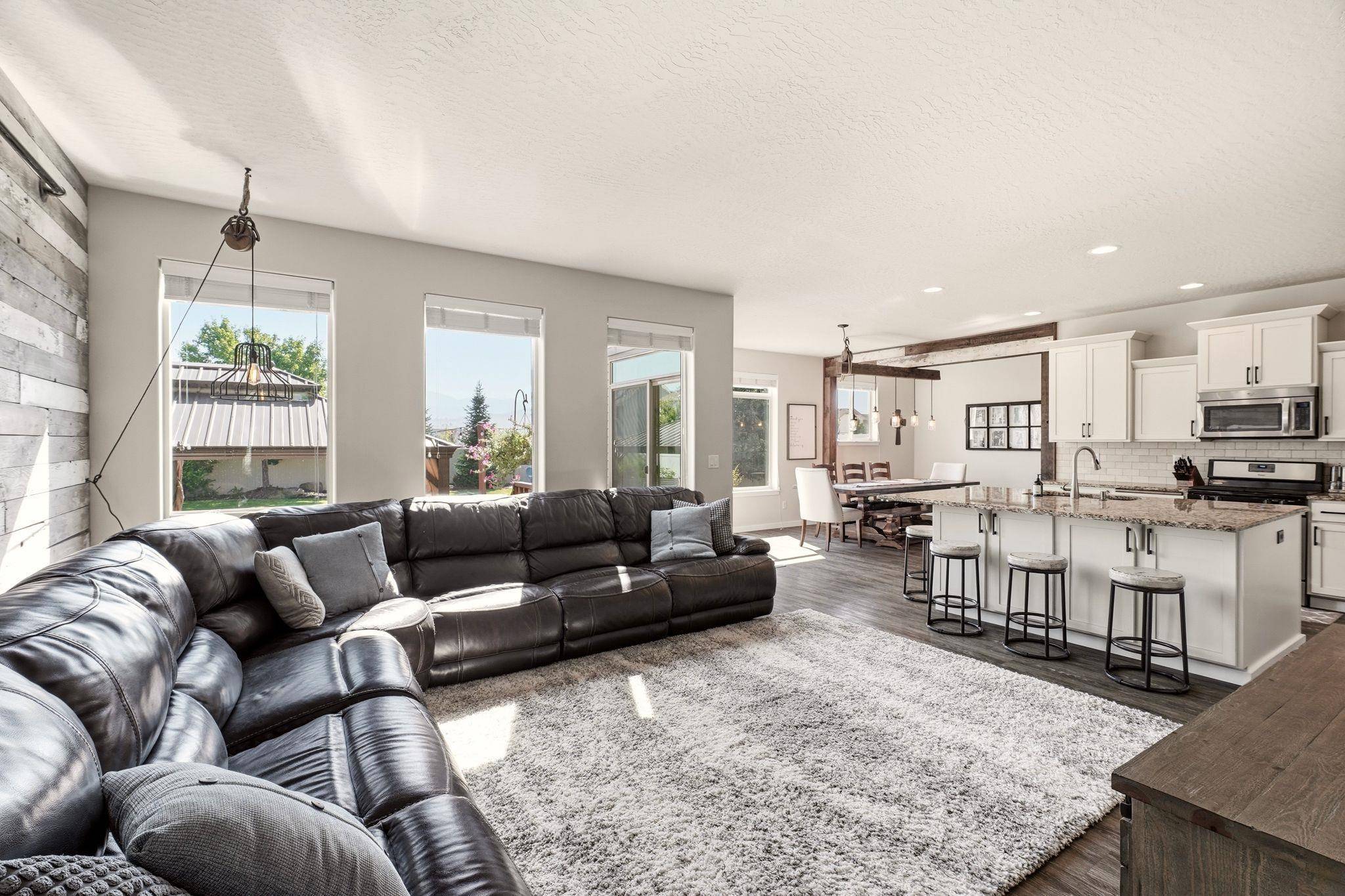 1309 S McMillan Rd, Greenacres, WA 99016