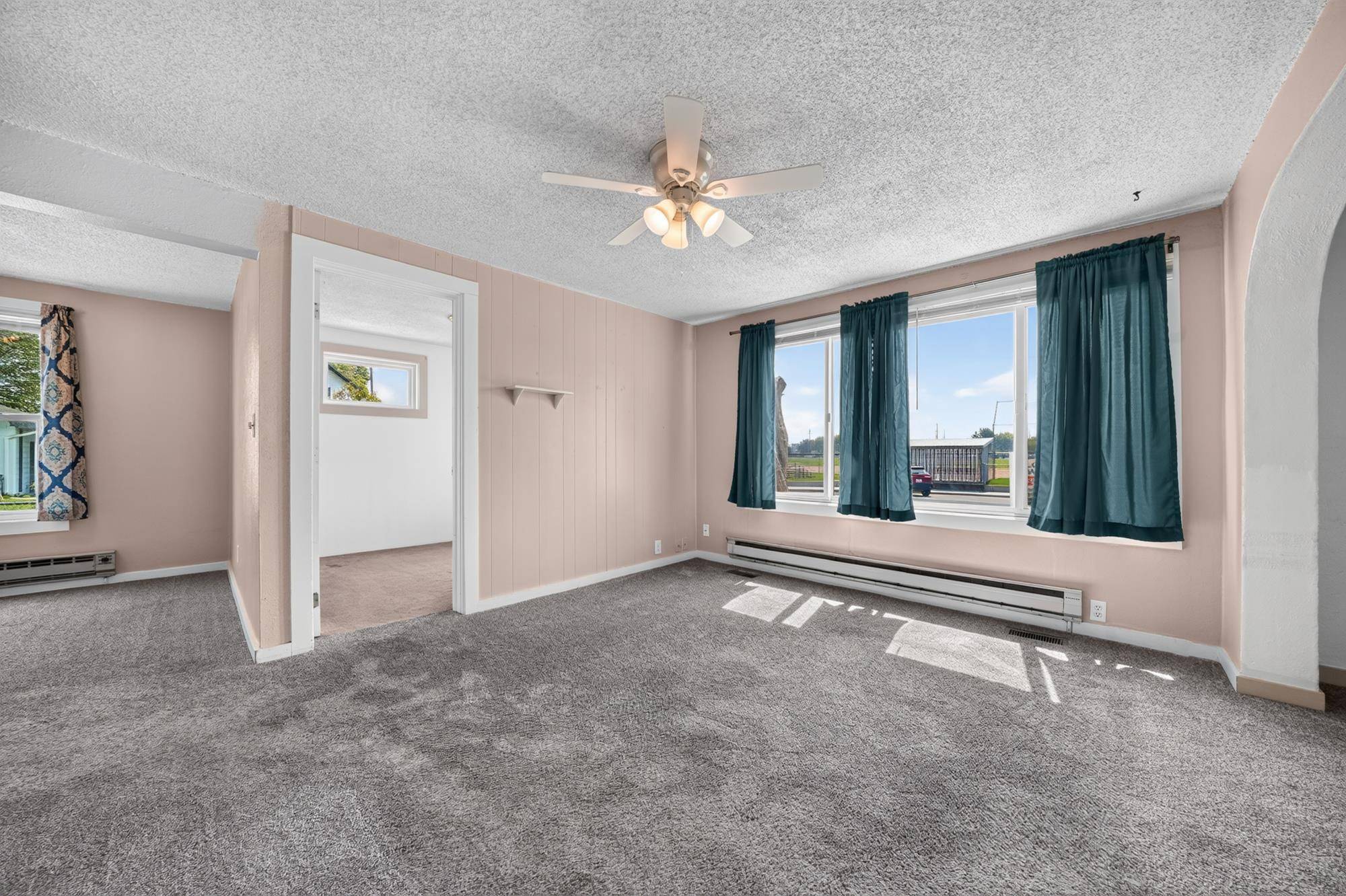 8915 E Grace Ave, Millwood, WA 99212