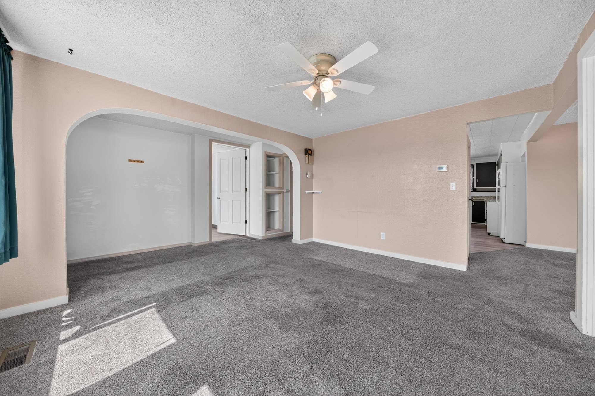 8915 E Grace Ave, Millwood, WA 99212