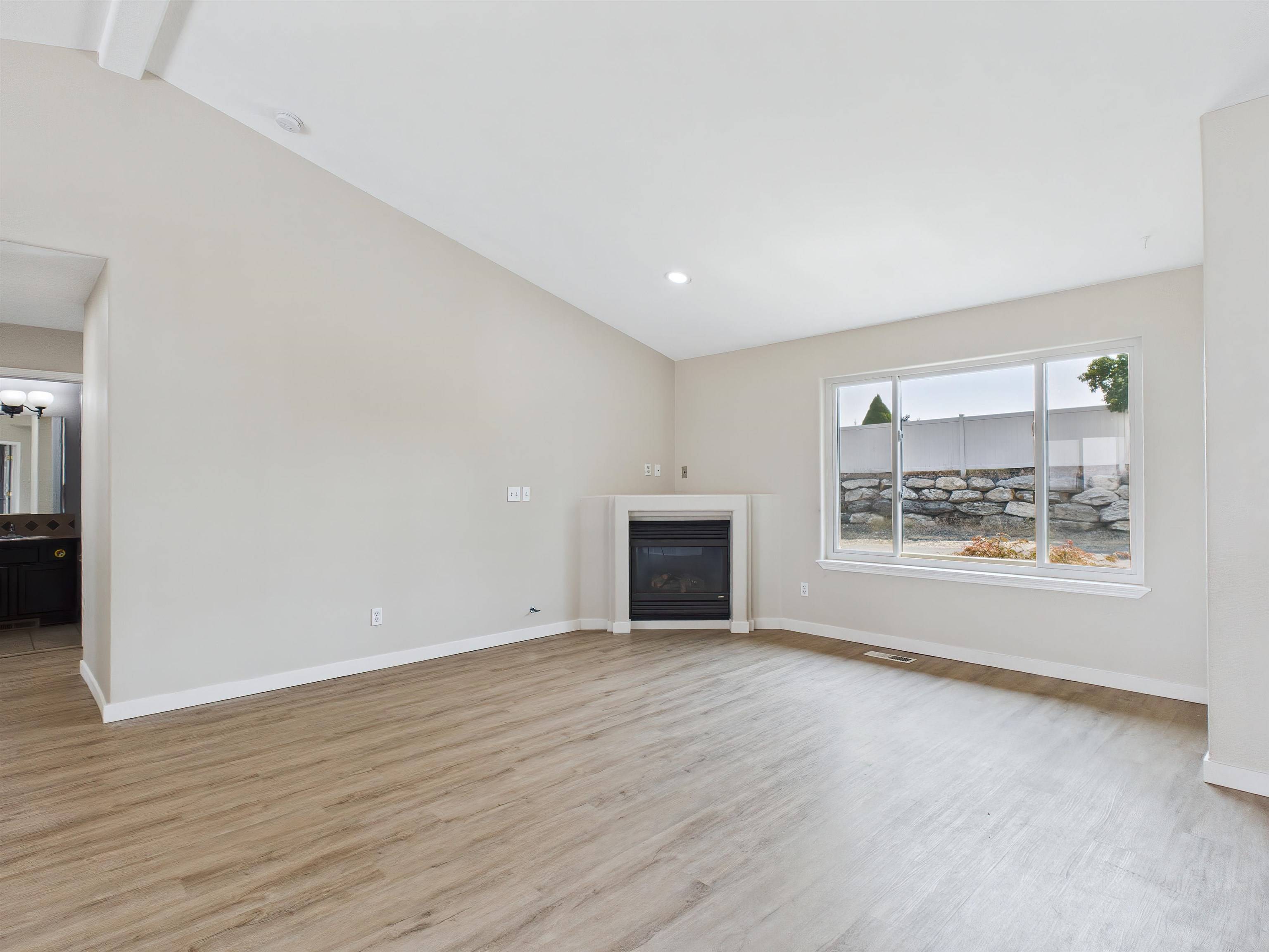 8418 E Bull Pine Ln, Spokane, WA 99217