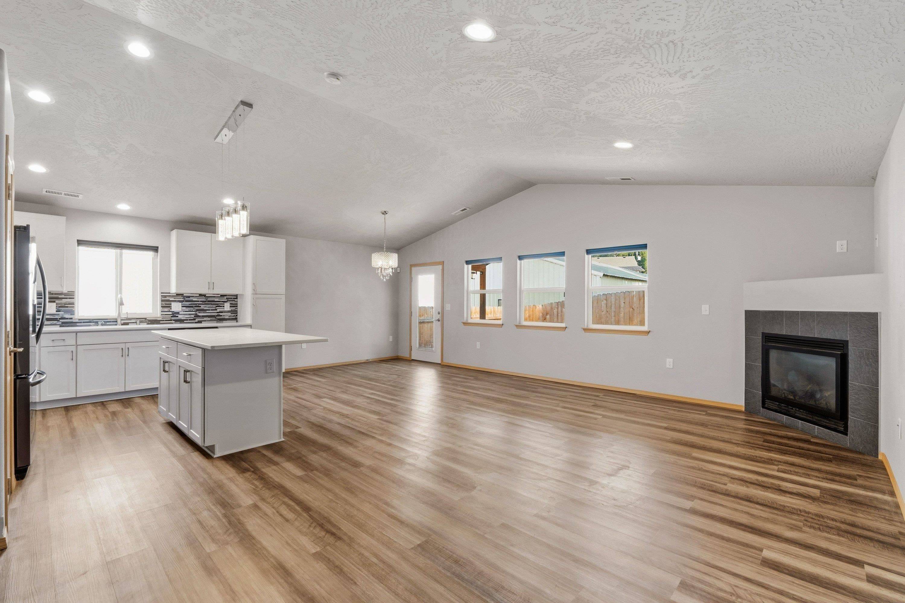 625 E Canterbury Ln, Colbert, WA 99005