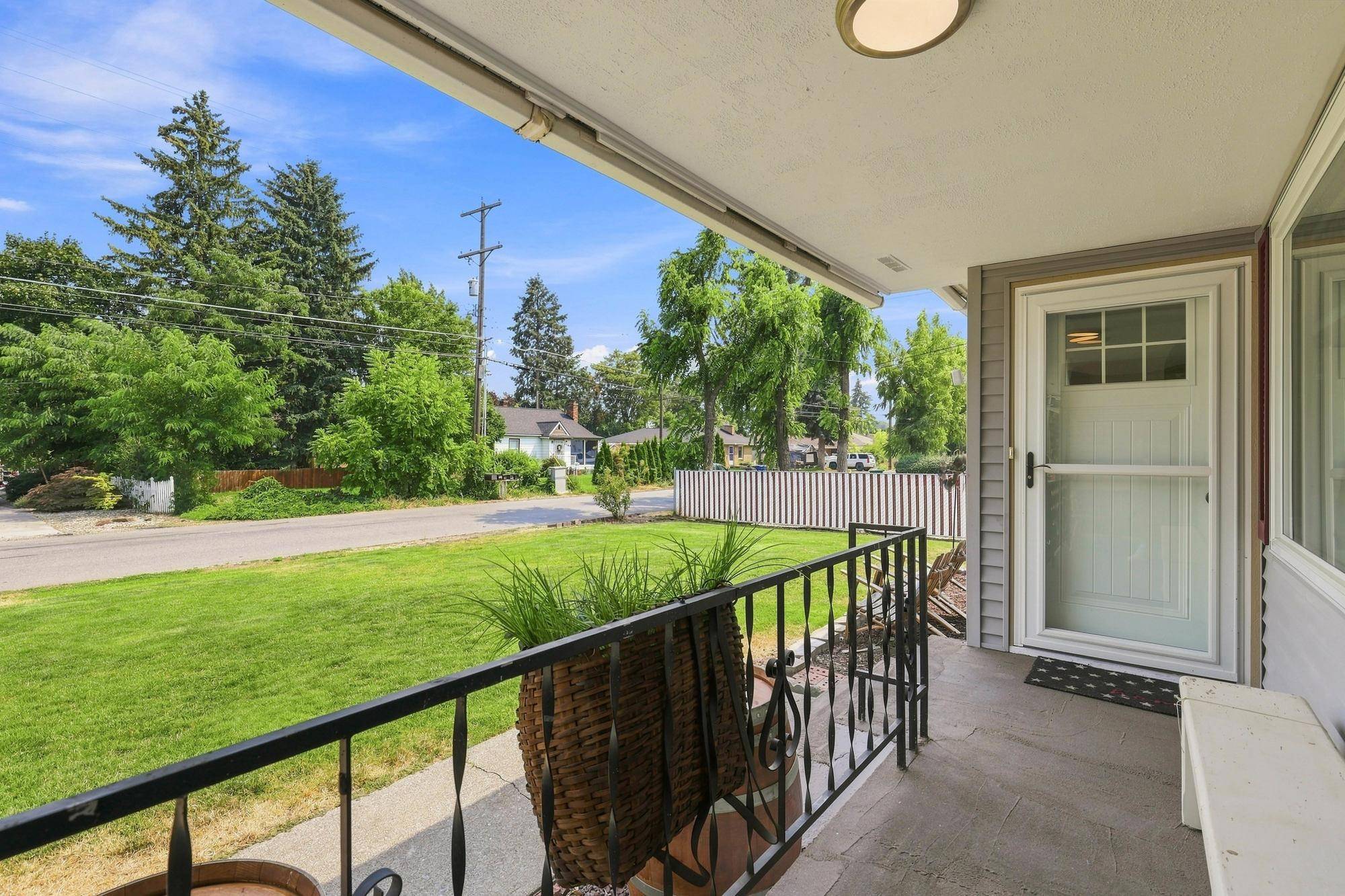 1111 N Locust Rd, Spokane Valley, WA 99206