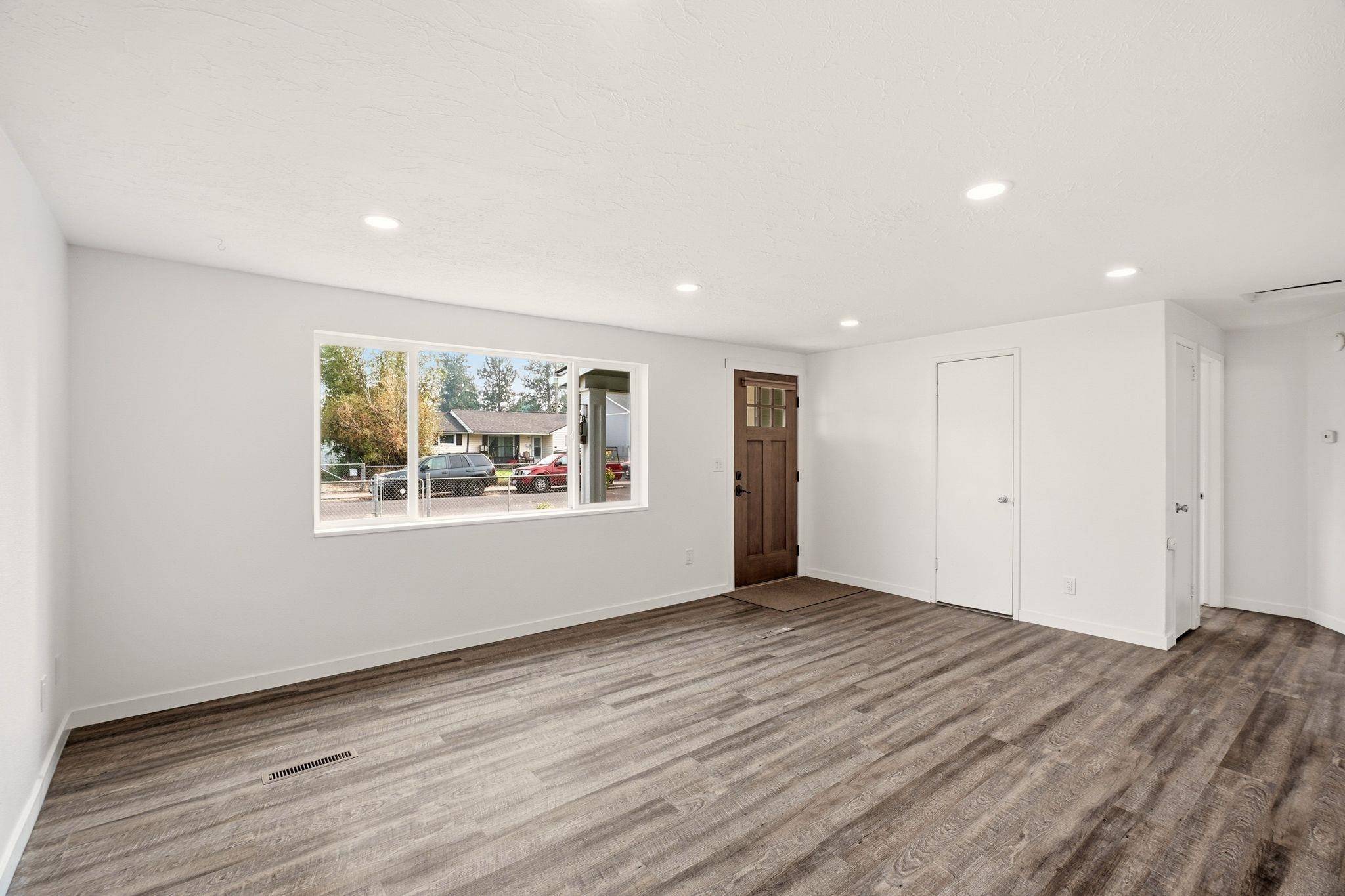 1317 E Decatur Ave, Spokane, WA 99208-3632