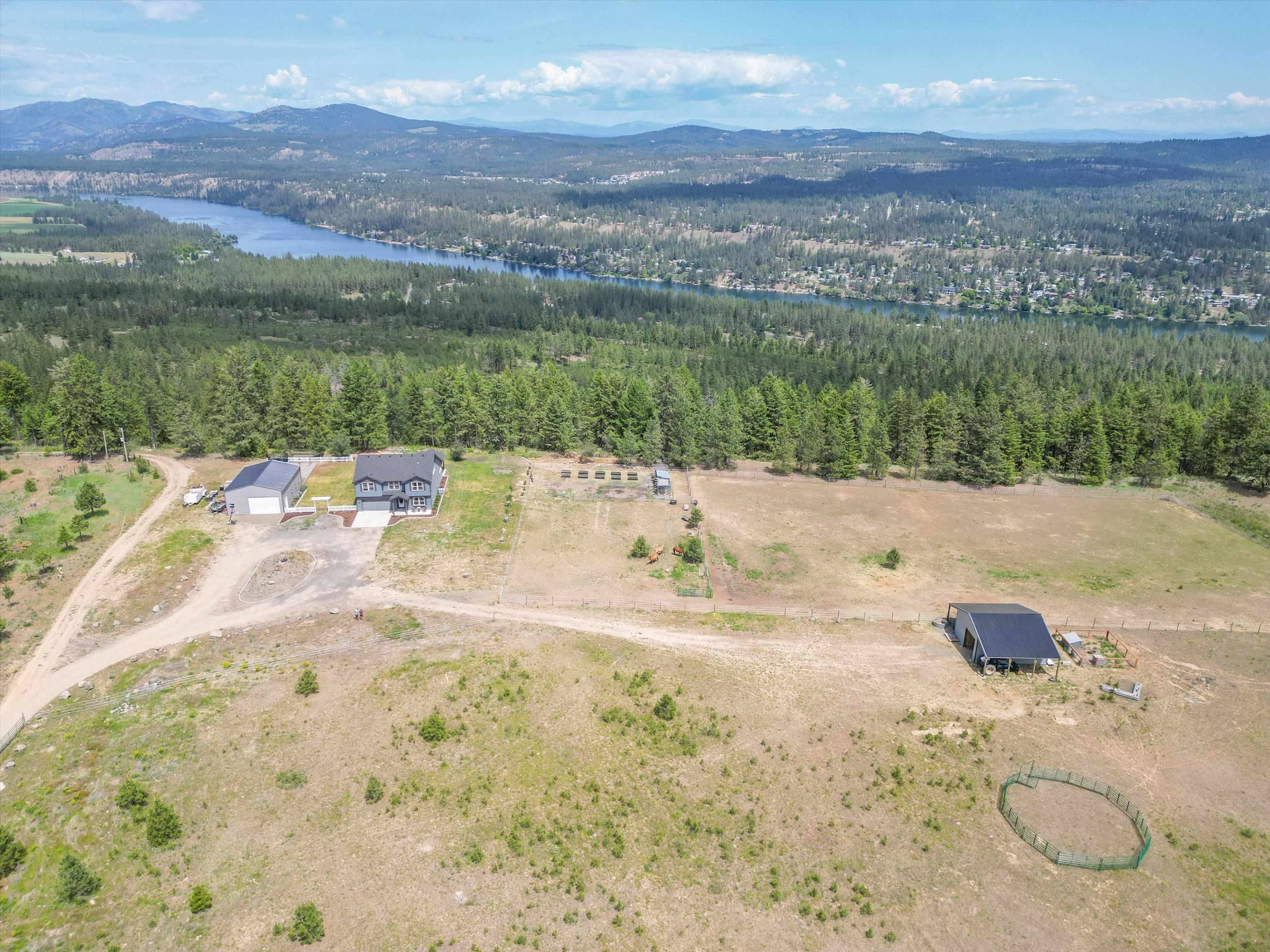 13616 W Pine Bluff Rd, Nine Mile Falls, WA 99026