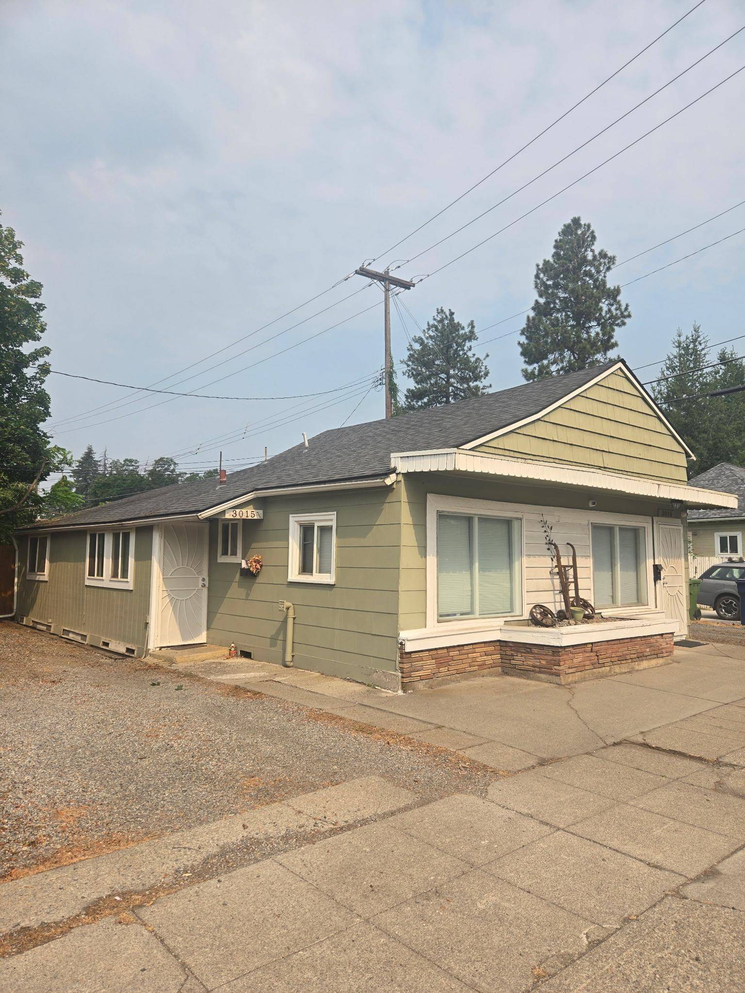 3015 & 3015 1/2 N Post St, Spokane, WA 99205