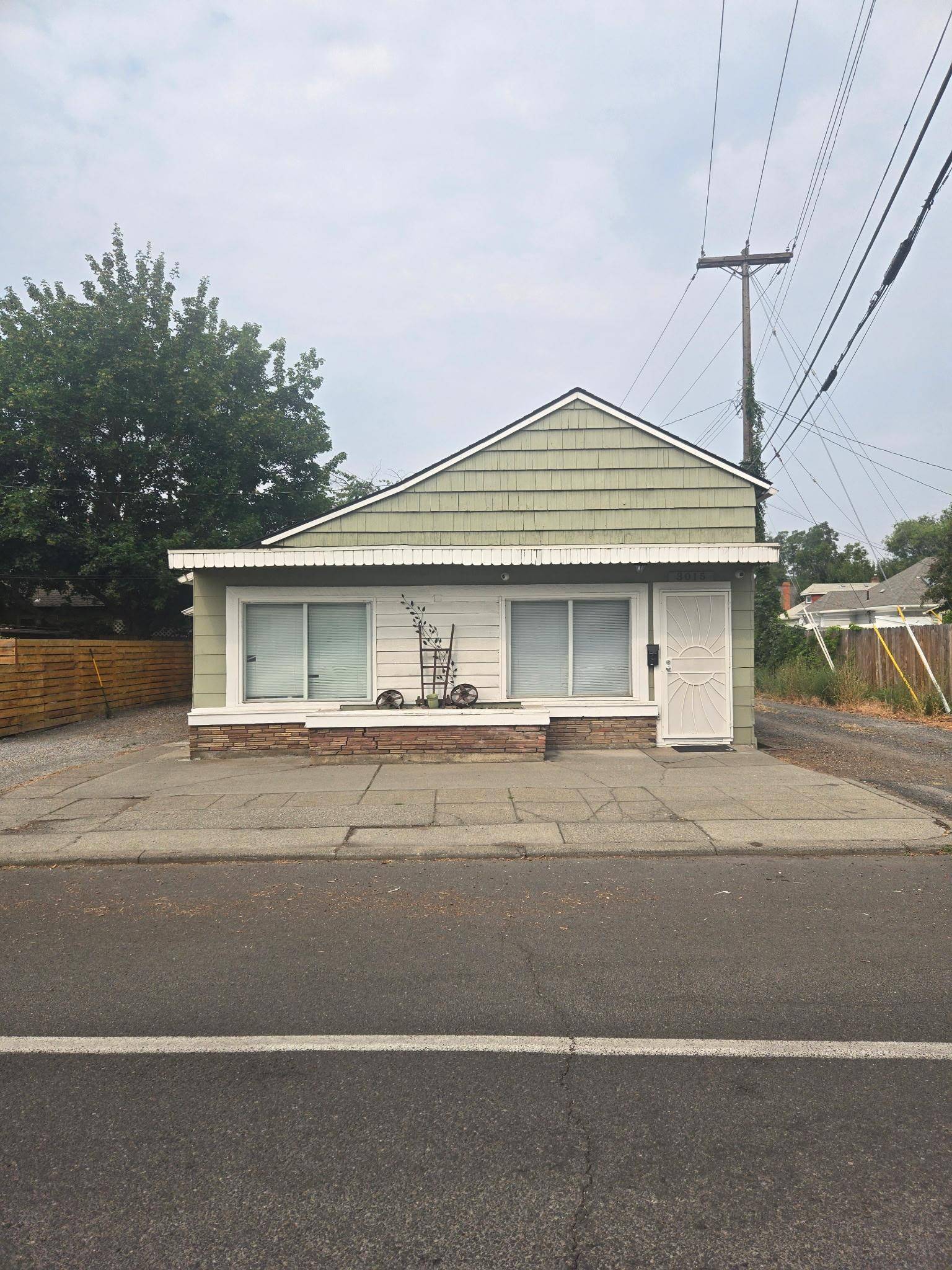 3015 & 3015 1/2 N Post St, Spokane, WA 99205