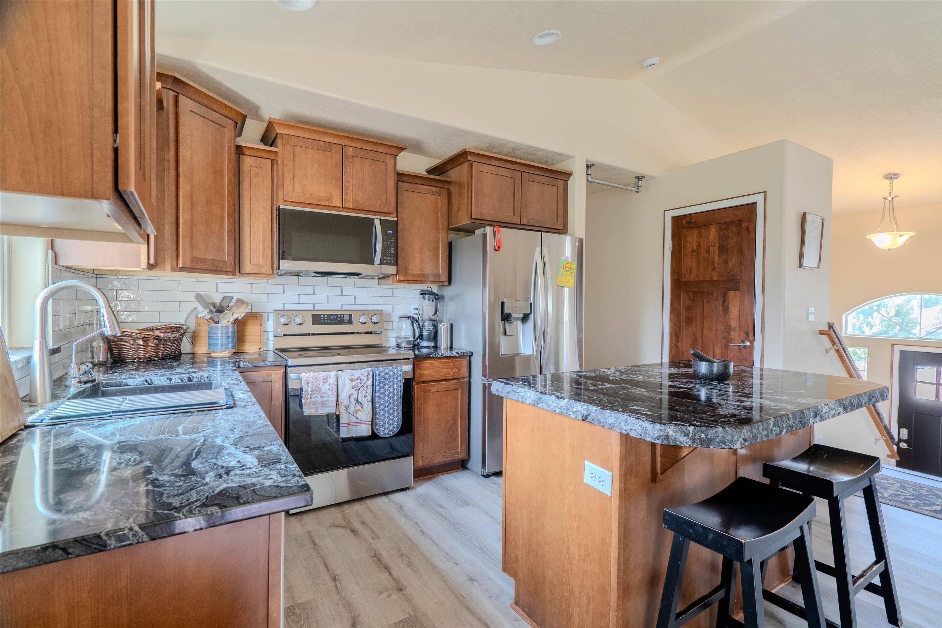 9806 E Hoffman Ct, Spokane, WA 99206