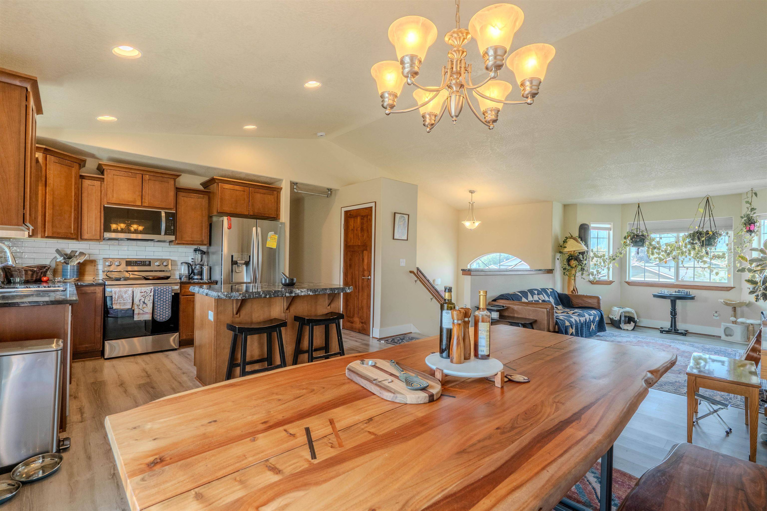 9806 E Hoffman Ct, Spokane, WA 99206