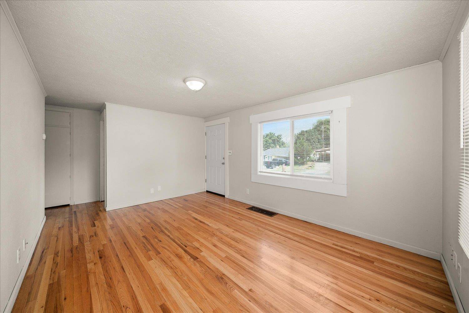 5927 N Cochran St, Spokane, WA 99205
