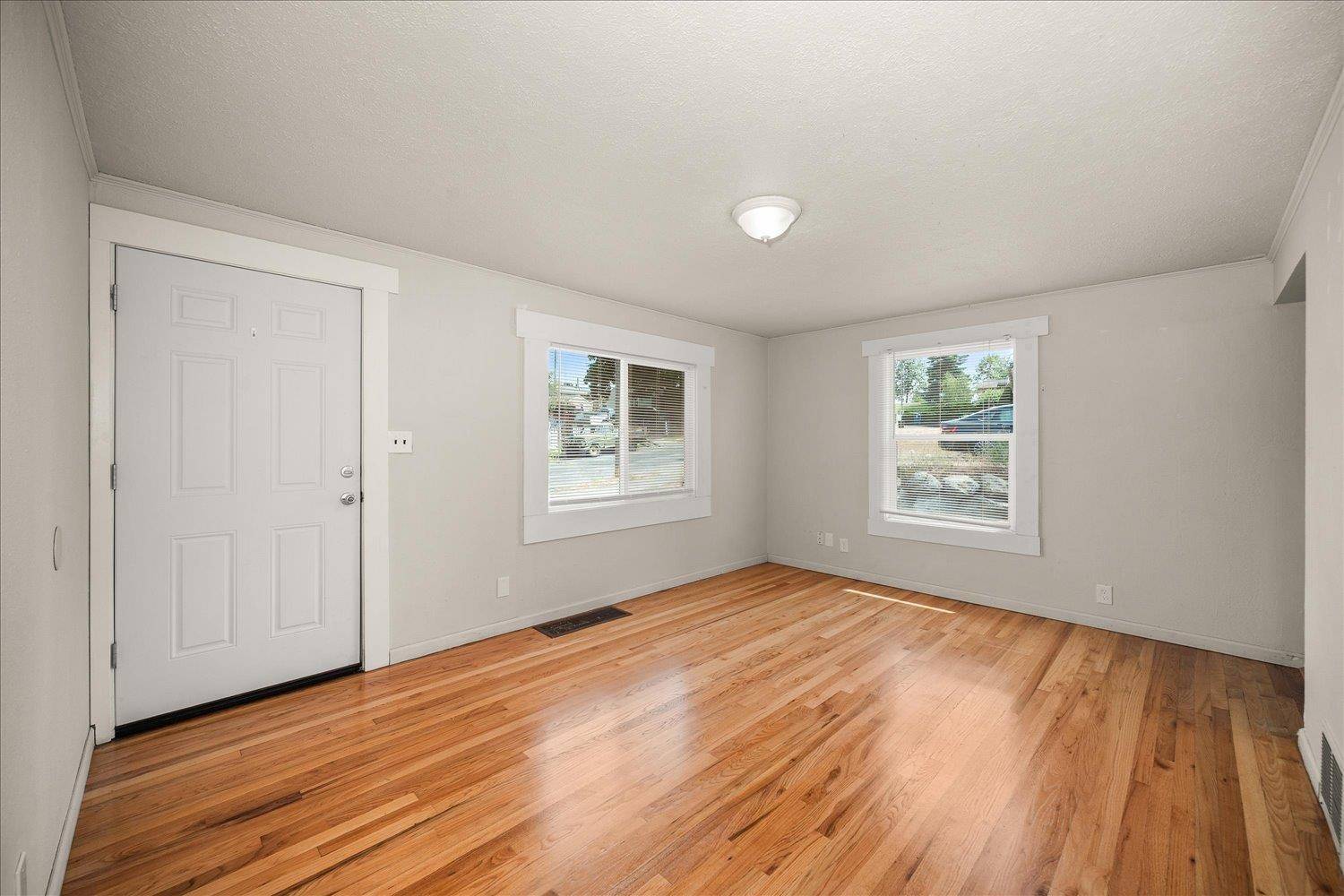 5927 N Cochran St, Spokane, WA 99205