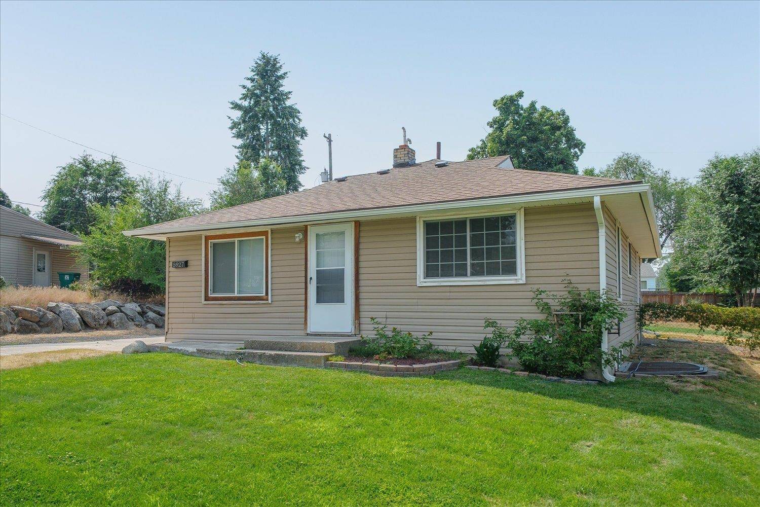 5927 N Cochran St, Spokane, WA 99205