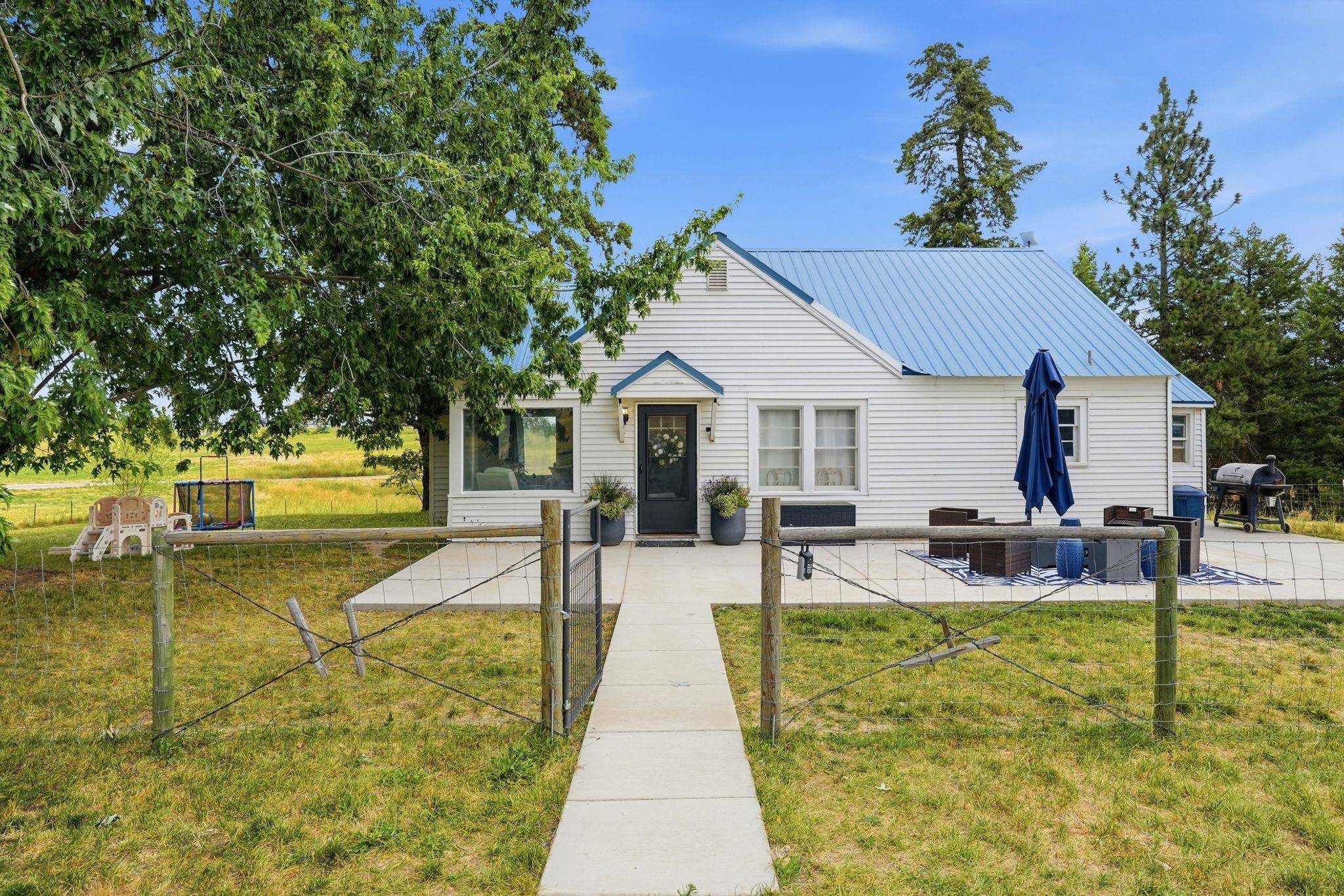 24416 N Orchard Bluff Rd, Chattaroy, WA 99003