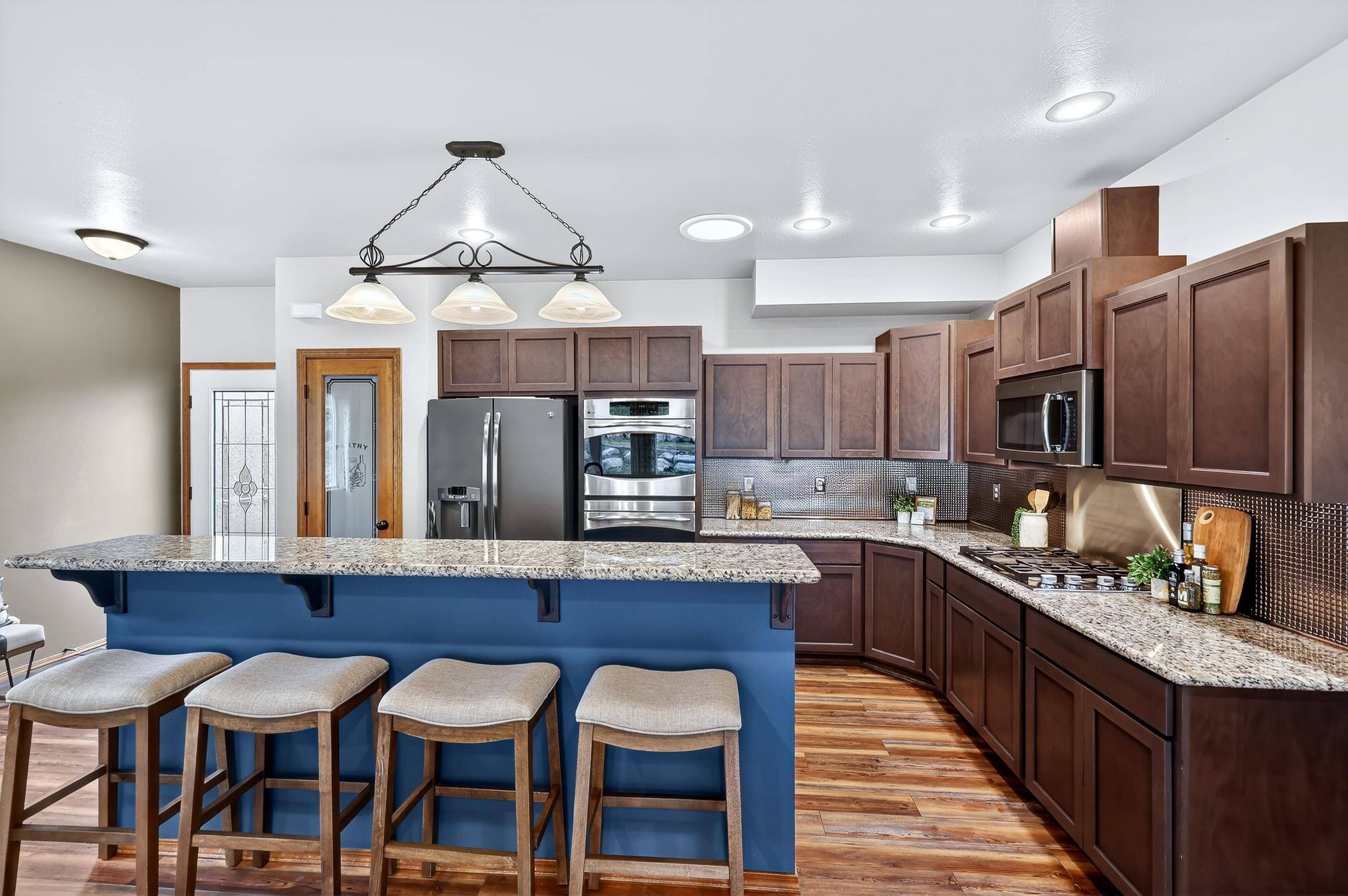 1003 S Henry Rd, Greenacres, WA 99016