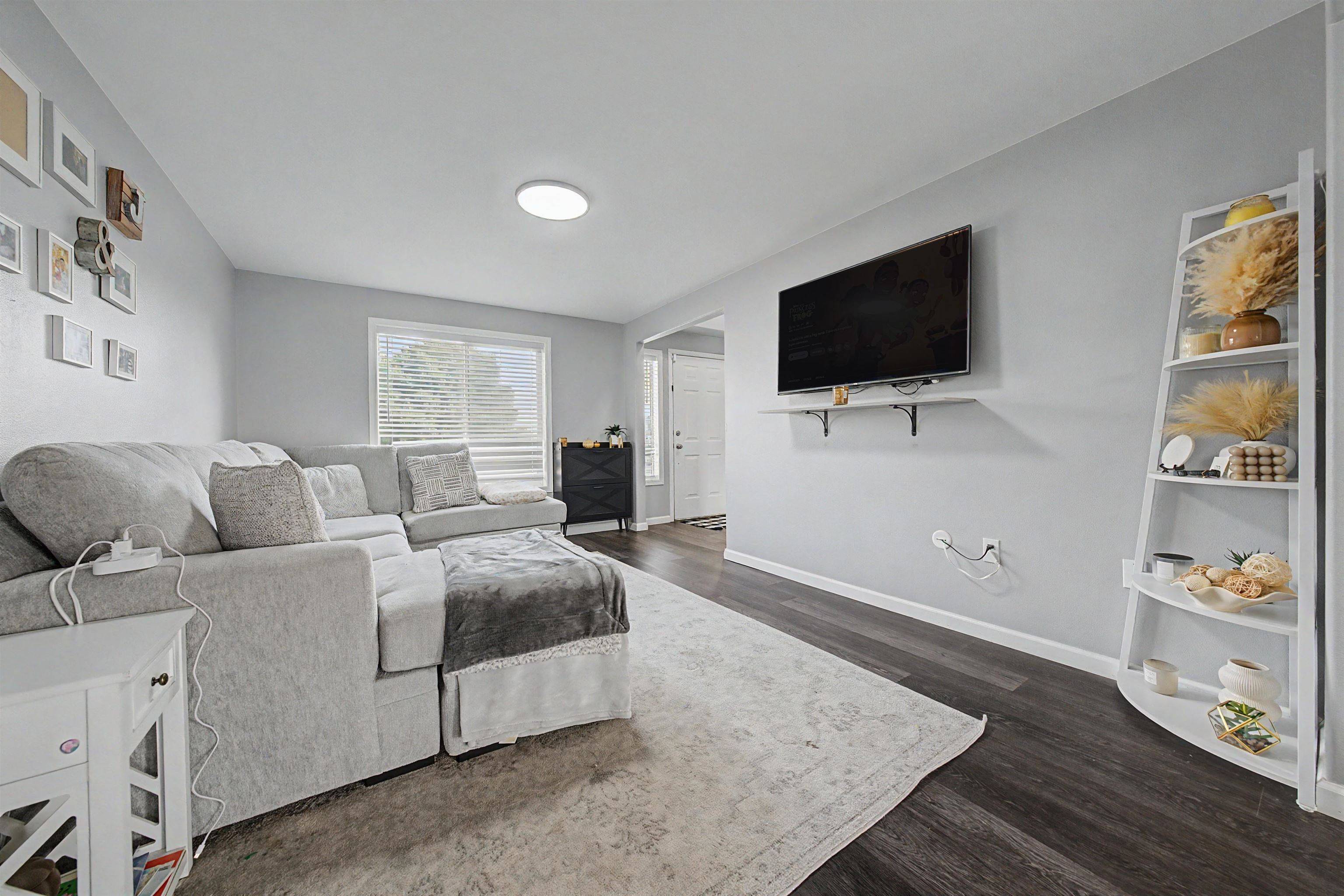 1737 W Mockingbird St, Moses Lake, WA 98837