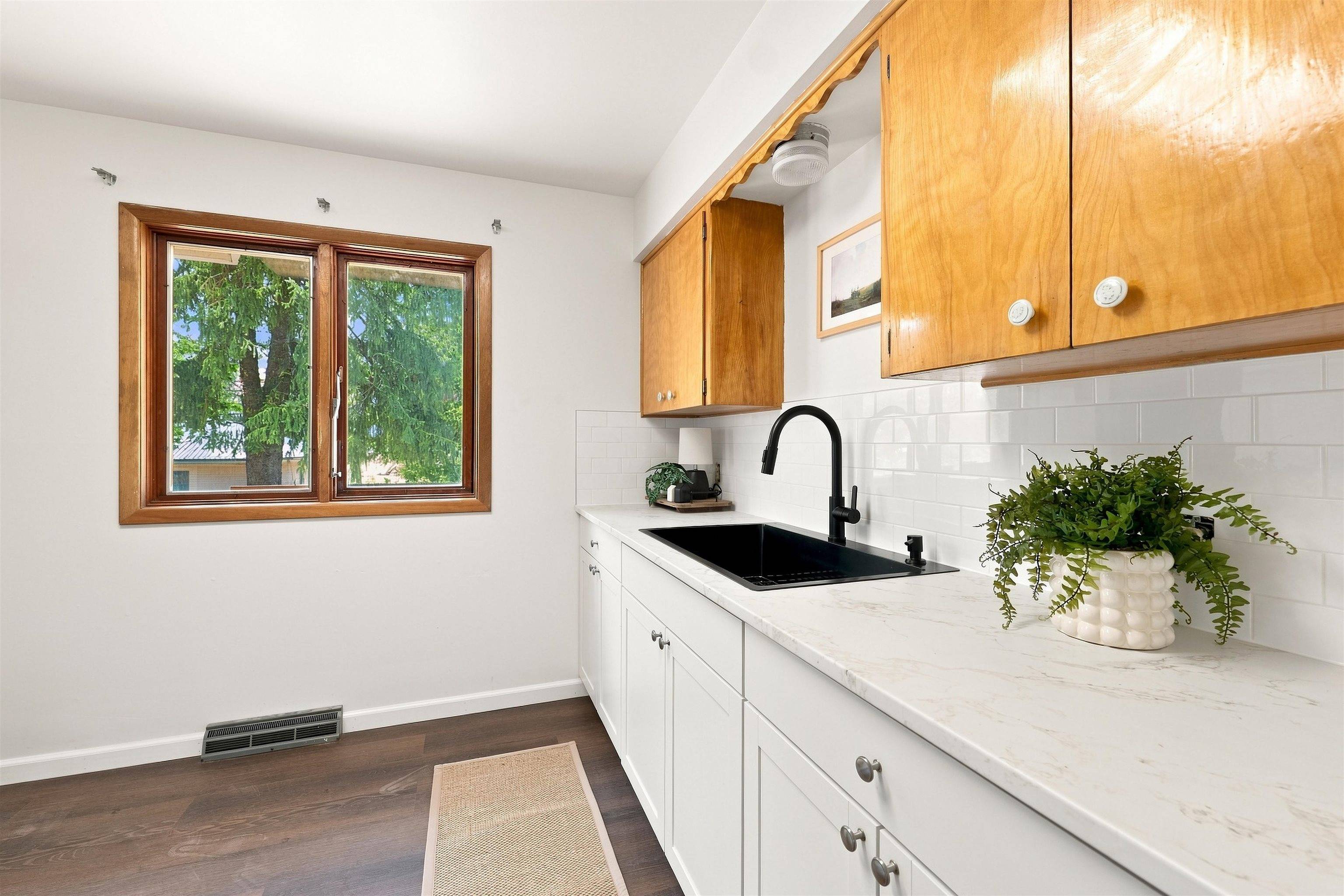 703 N 2nd St, Springdale, WA 99173