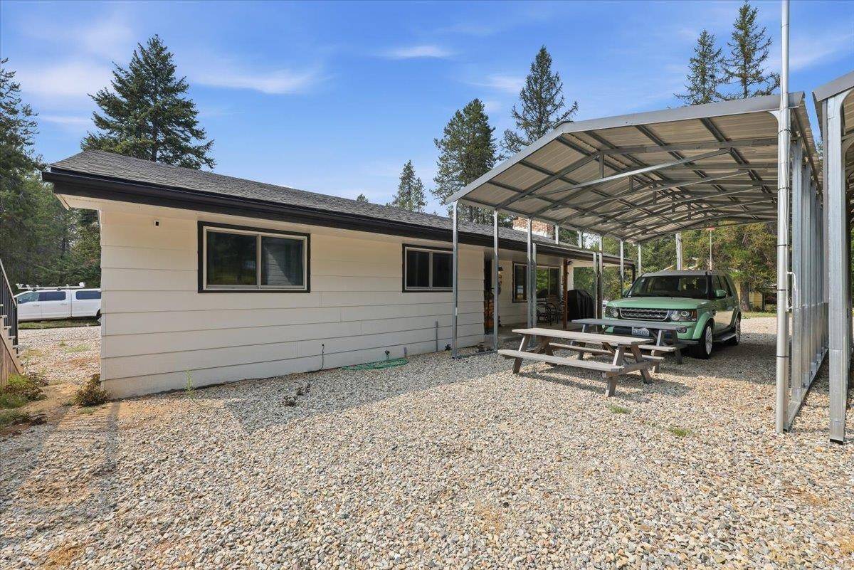 1061 Roberts Rd, Newport, WA 99156