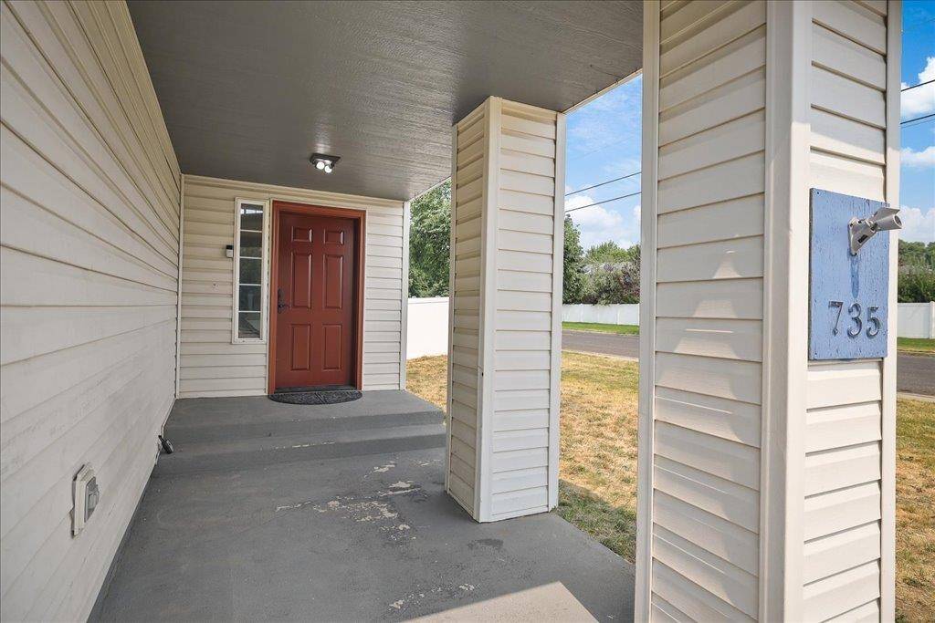 735 E Tara Lee Ave, Medical Lake, WA 99022