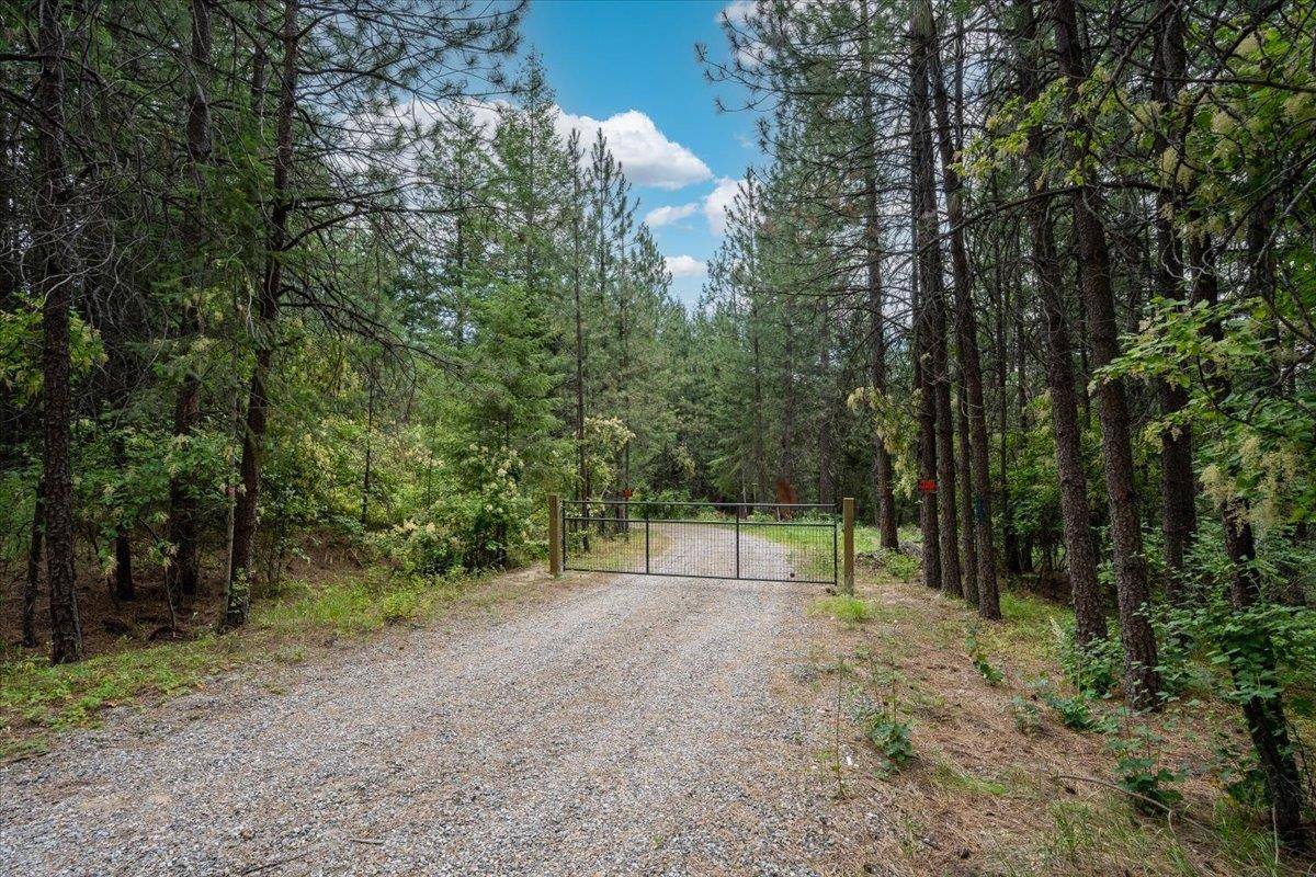 28420 N Thunderhill Ln, Chattaroy, WA 99003