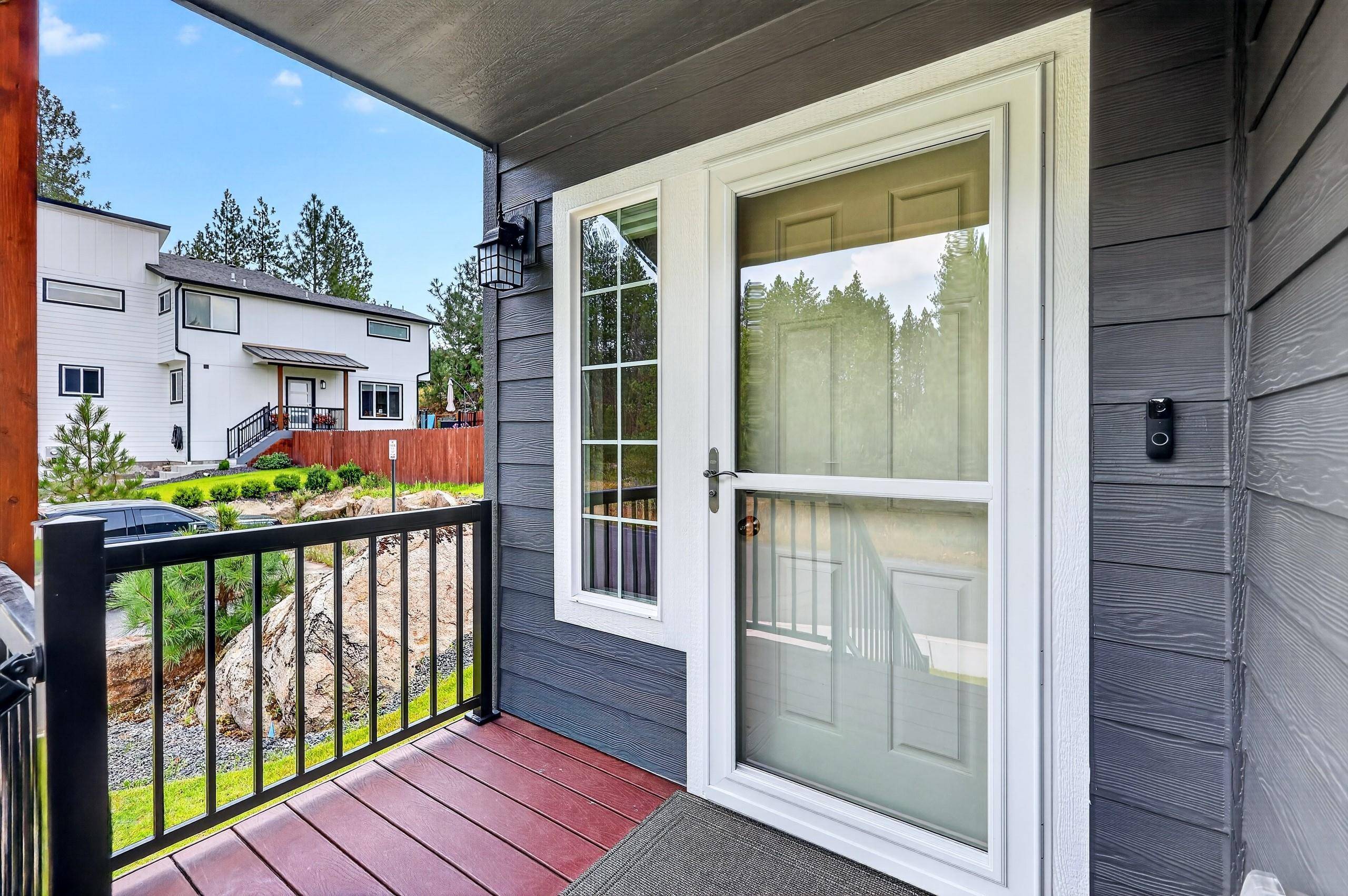 806 E Canterbury Ln, Colbert, WA 99005