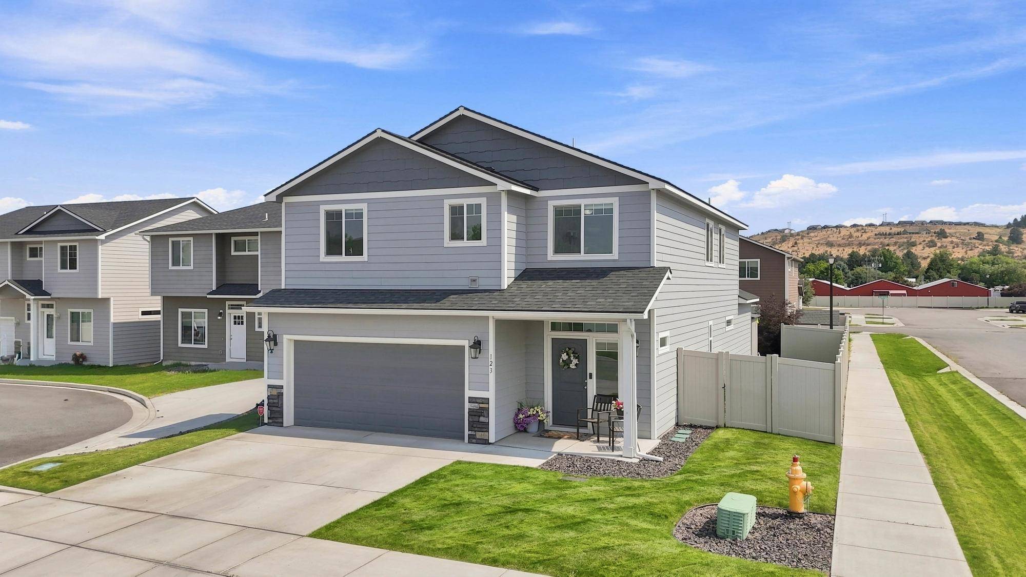 123 S WILLAMETTE St, Greenacres, WA 99016