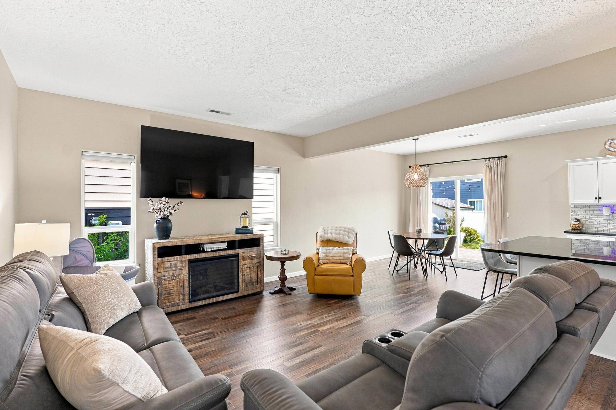 123 S WILLAMETTE St, Greenacres, WA 99016