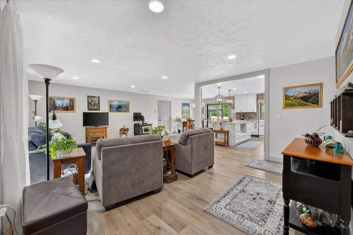2781 Clarke Rd, Chewelah, WA 99109