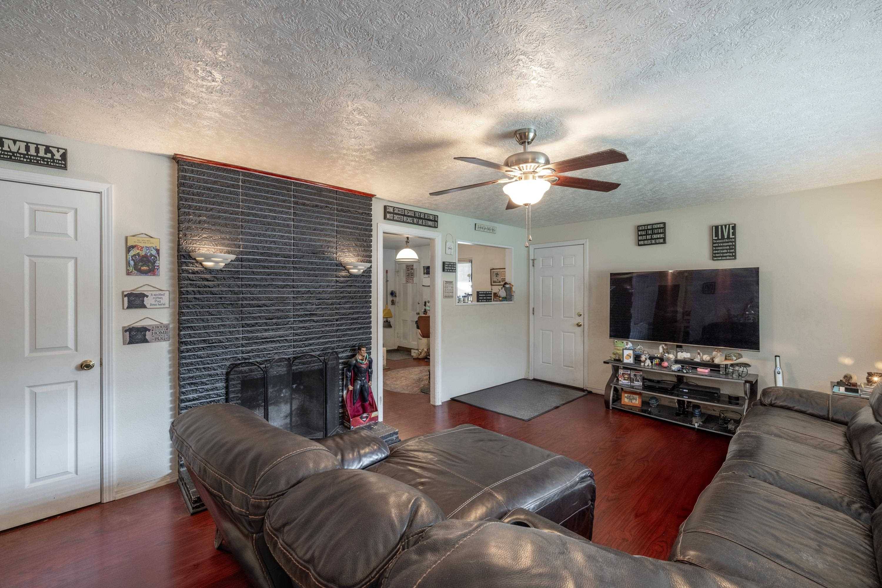 902 S Freya St, Spokane, WA 99202