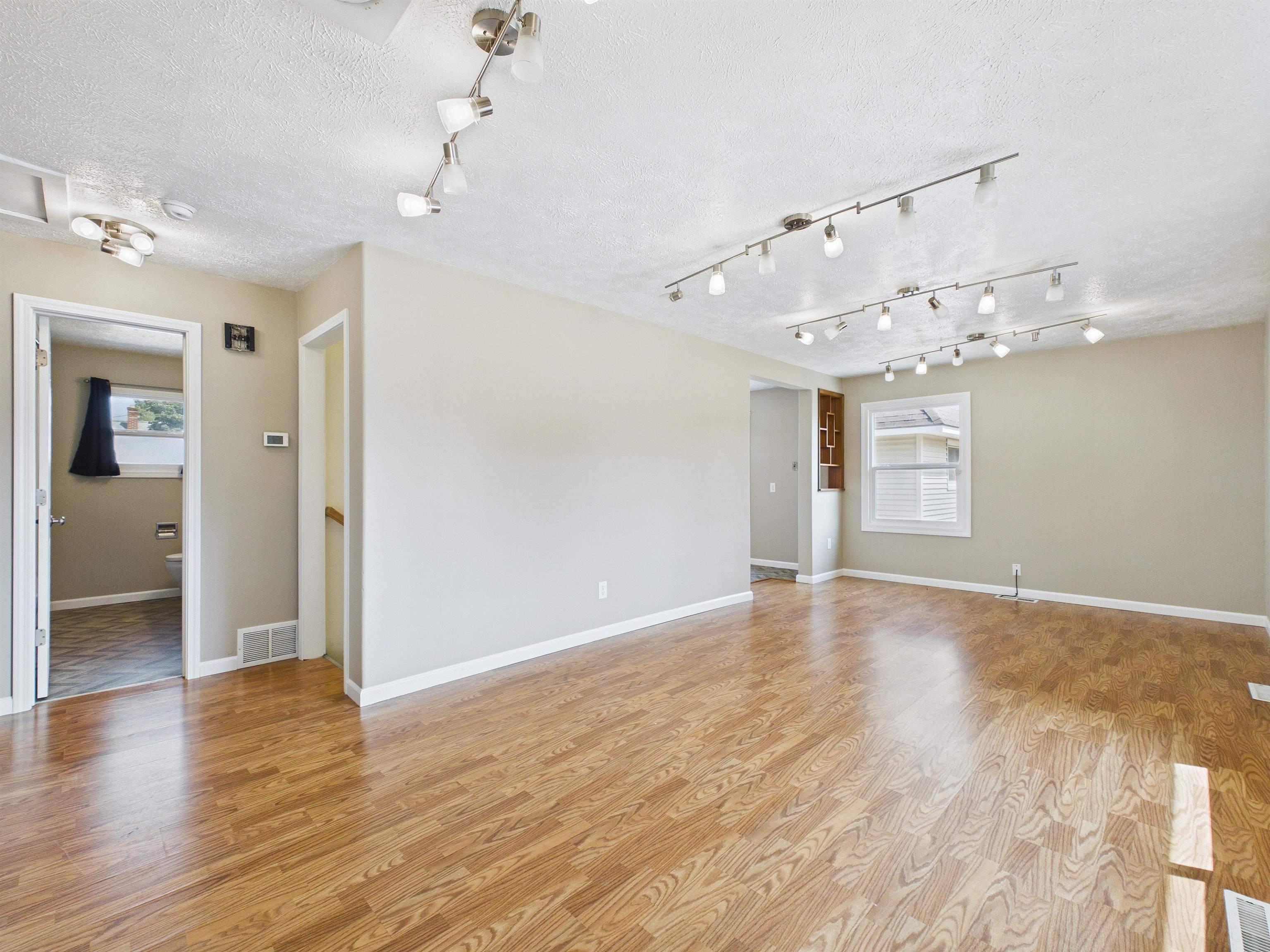 517 E Longfellow Ave, Spokane, WA 99207