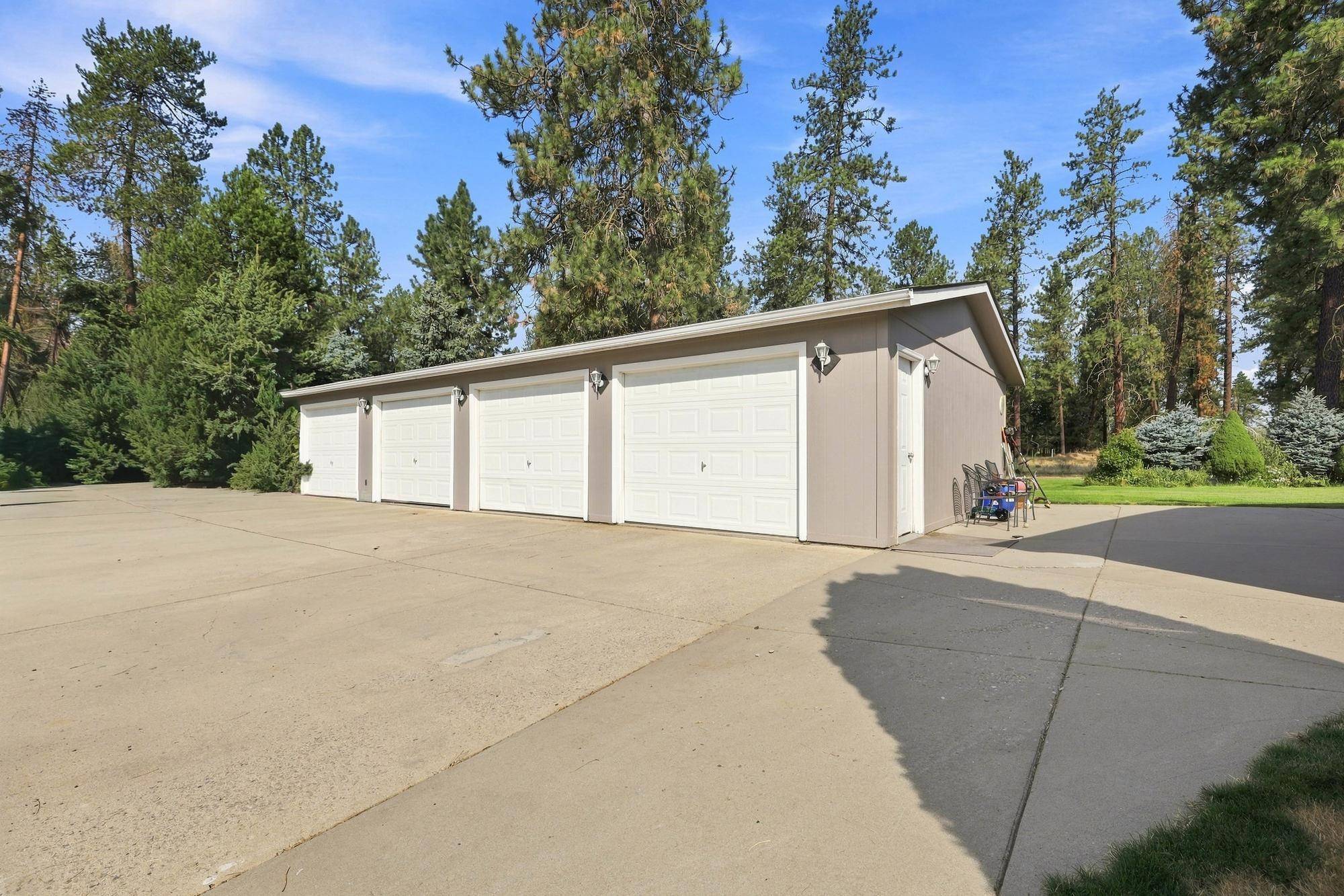 321 E Saltz Ln, Deer Park, WA 99006