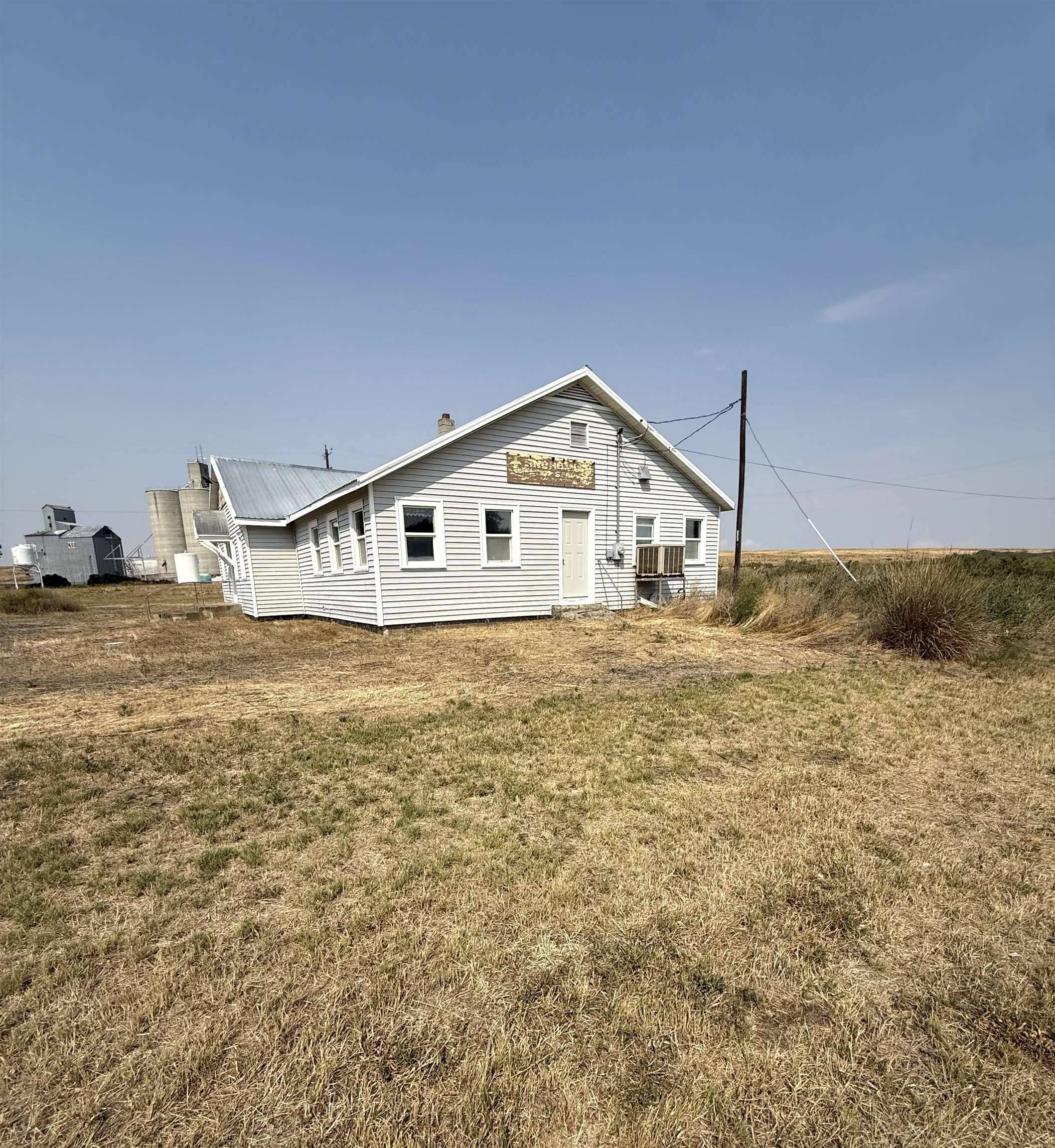 15 S 1st St, Almira, WA 99103
