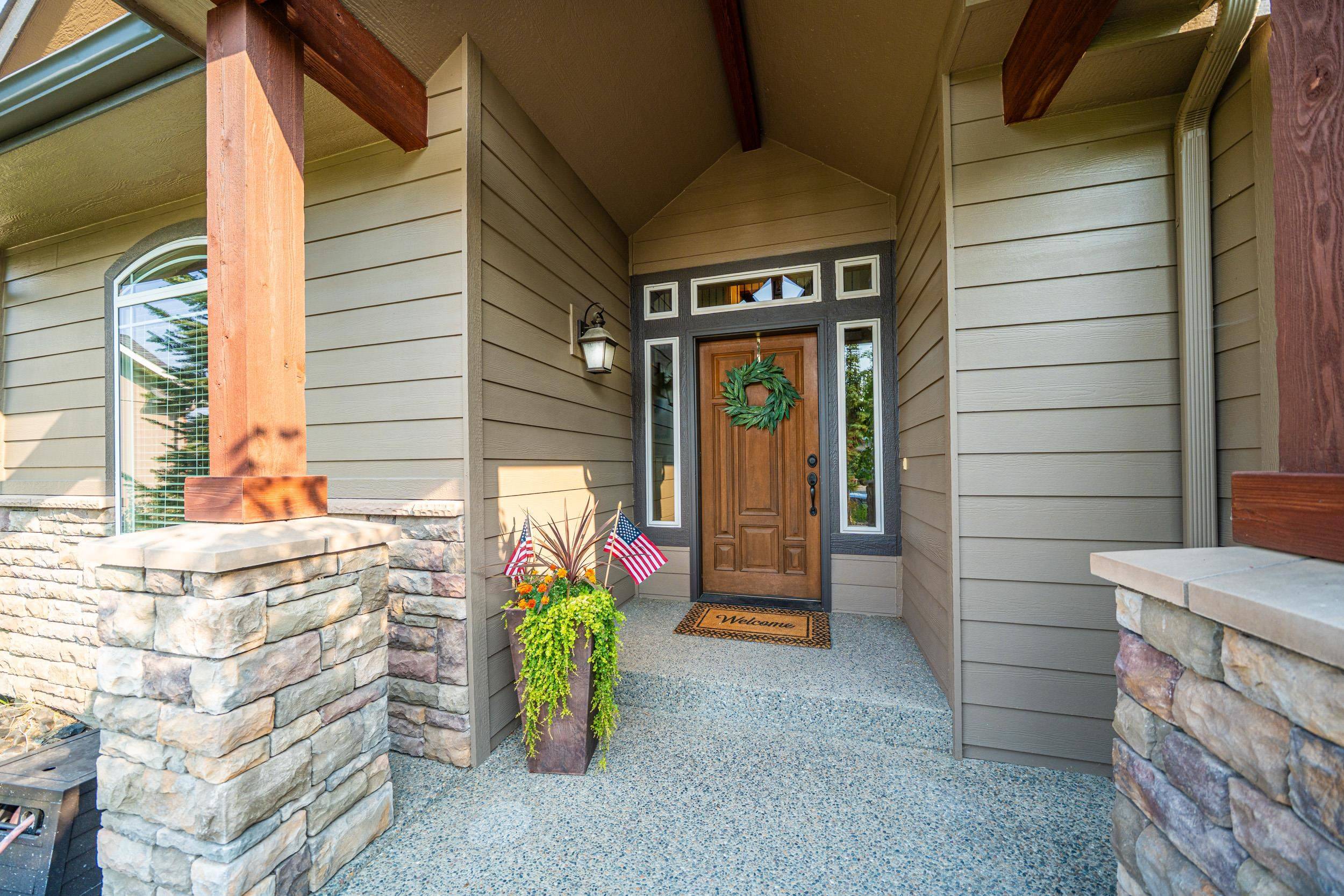 1017 E Golden Ct, Spokane, WA 99208