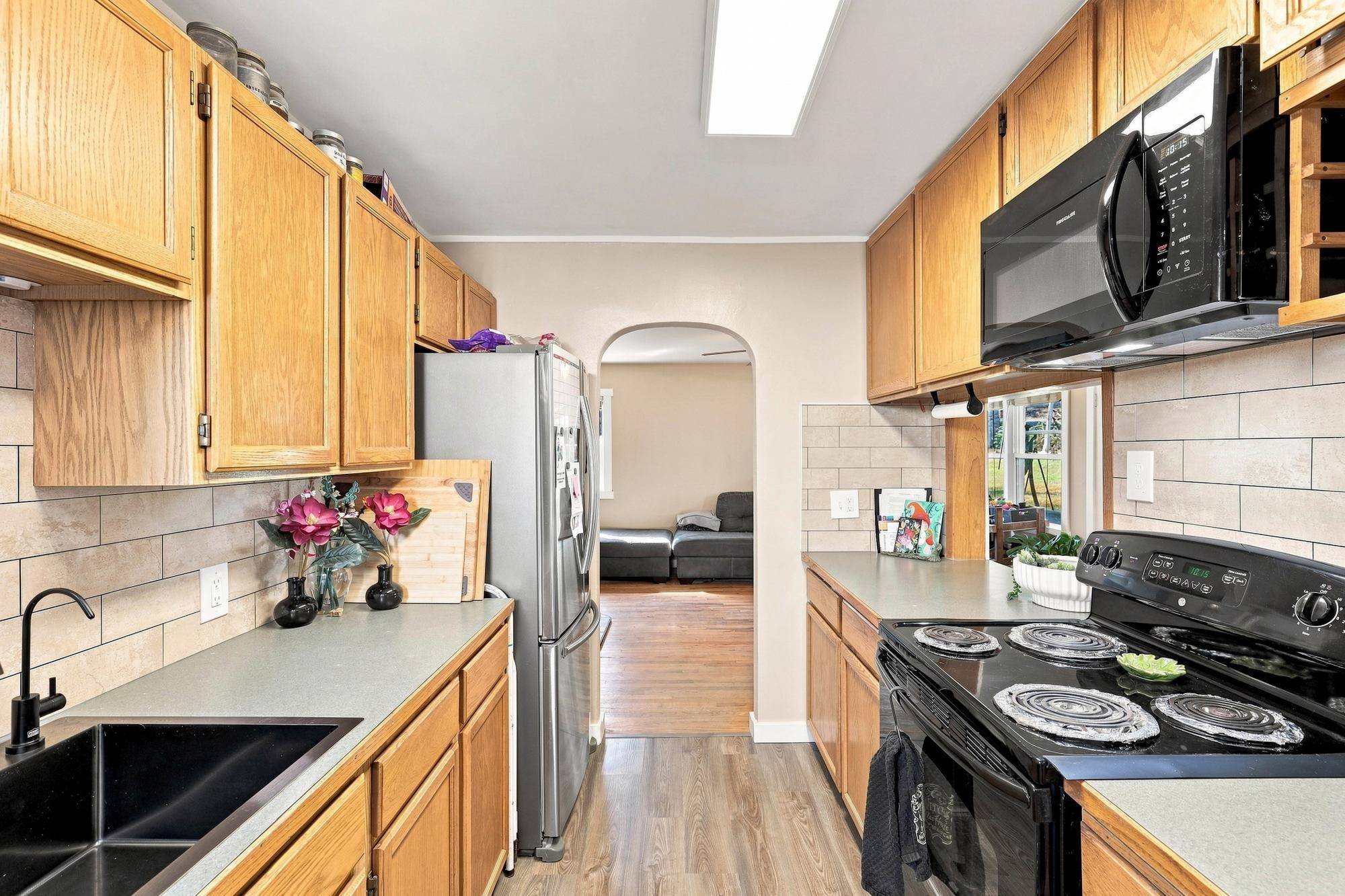129 S Pine St, Rockford, WA 99030