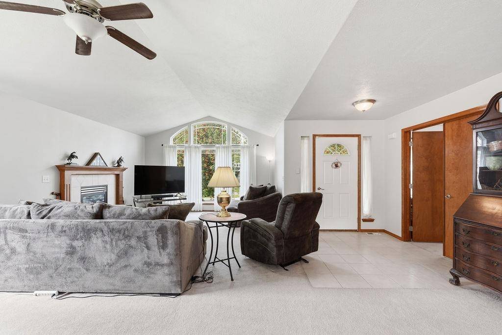 12004 N DAKOTA Ln, Spokane, WA 99218
