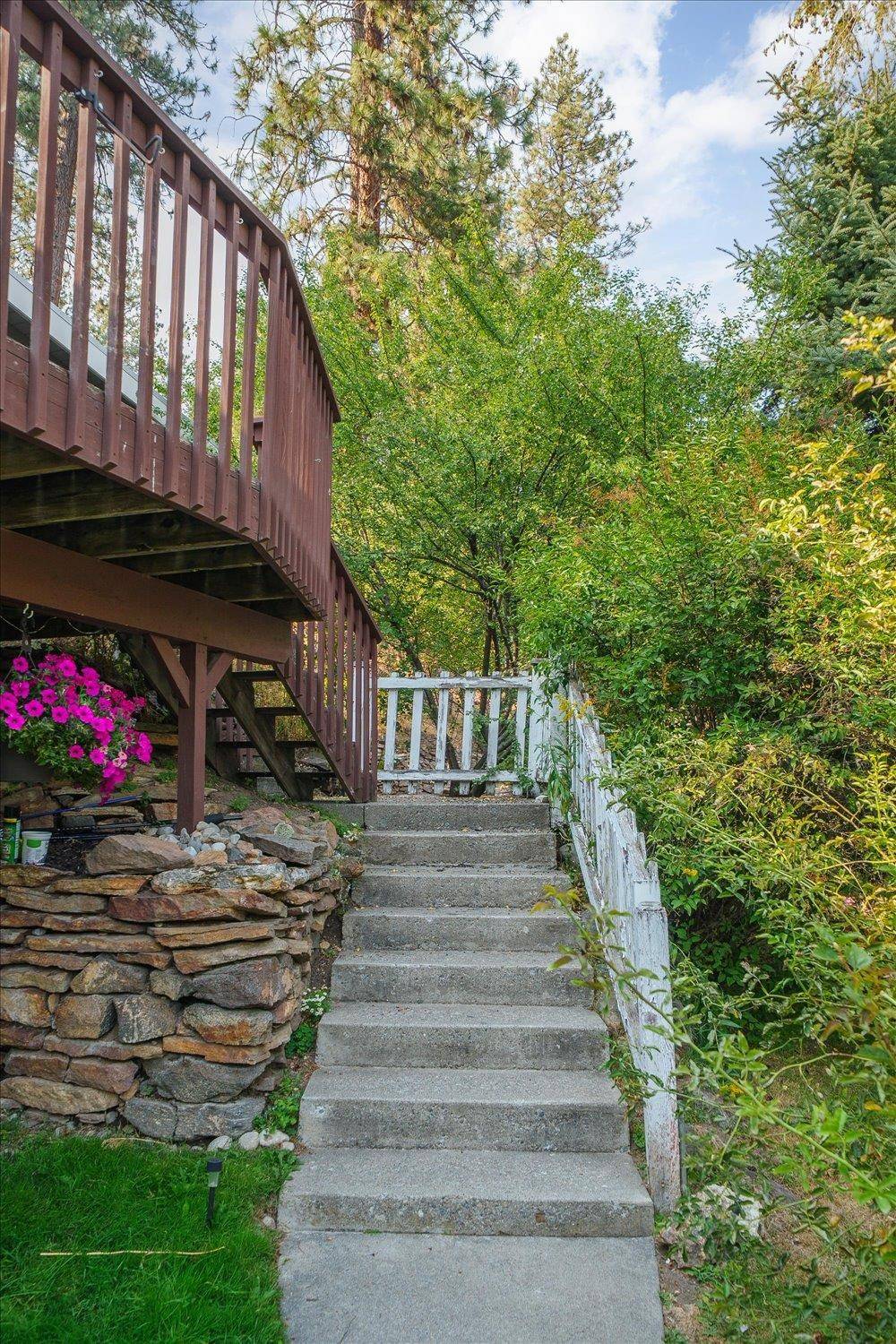1426 S McHenry Dr, Liberty Lake, WA 99019