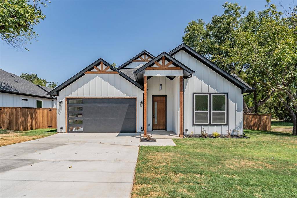 303 Hobbs Avenue, Boyd, TX 76023