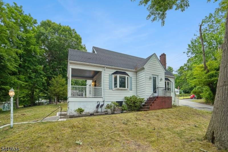72 Lake Dr East, Wayne Twp., NJ 07470