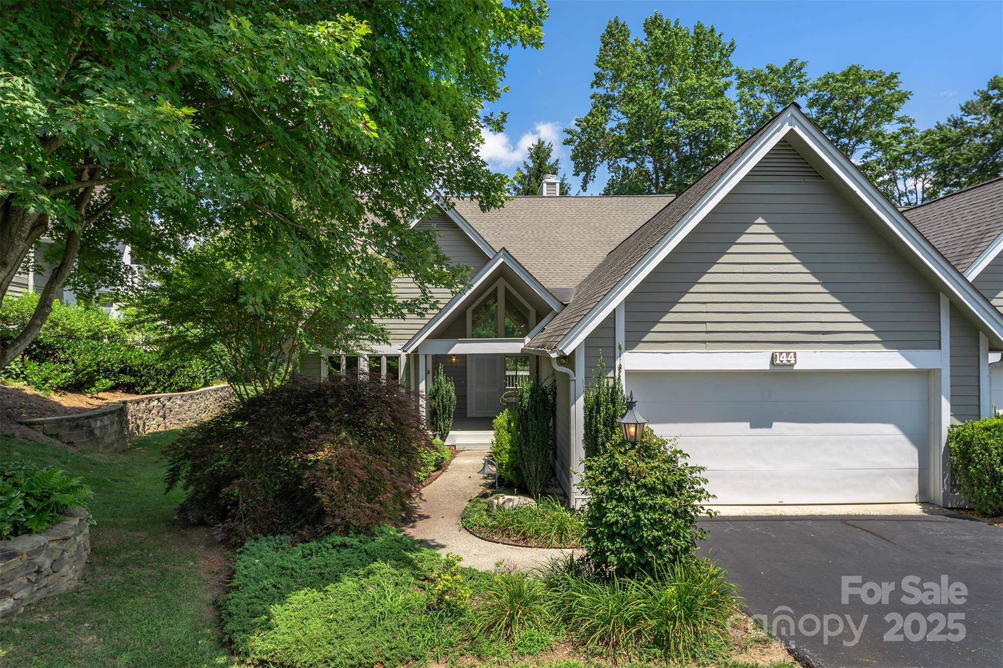 144 Overlook DR, Flat Rock, NC 28731