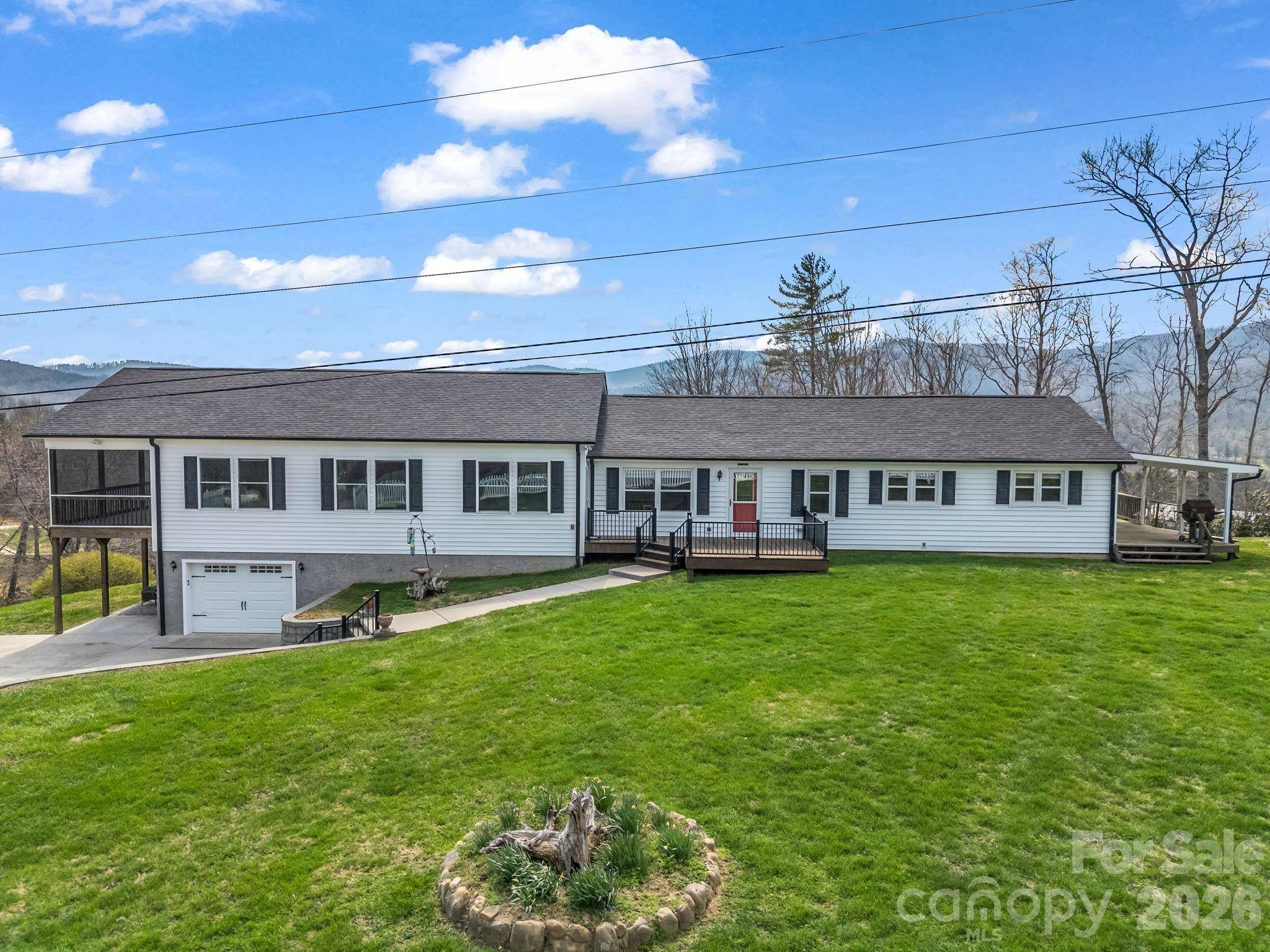 1086 Carters Ridge RD, Spruce Pine, NC 28777