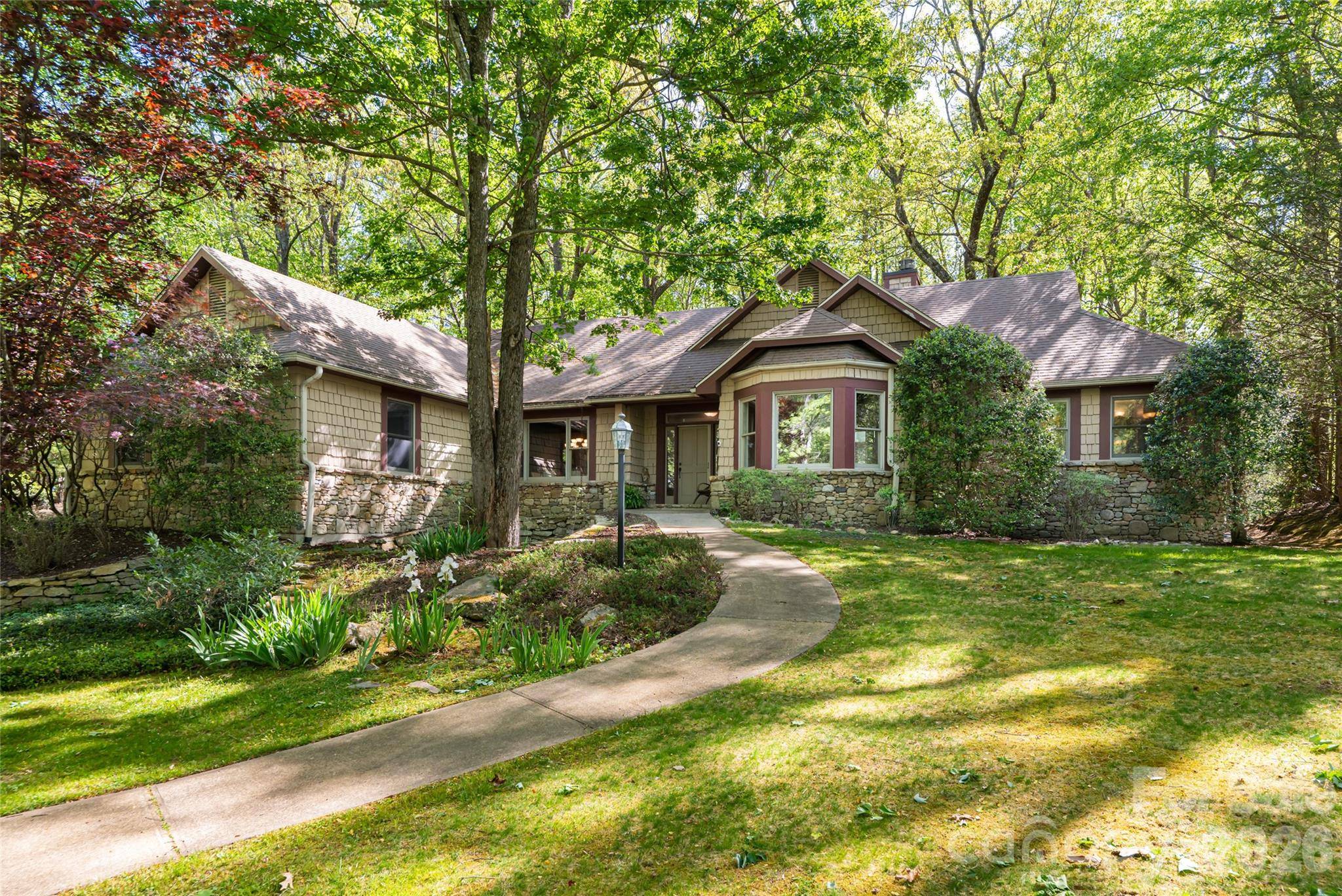 109 Little Cherokee RDG, Hendersonville, NC 28739