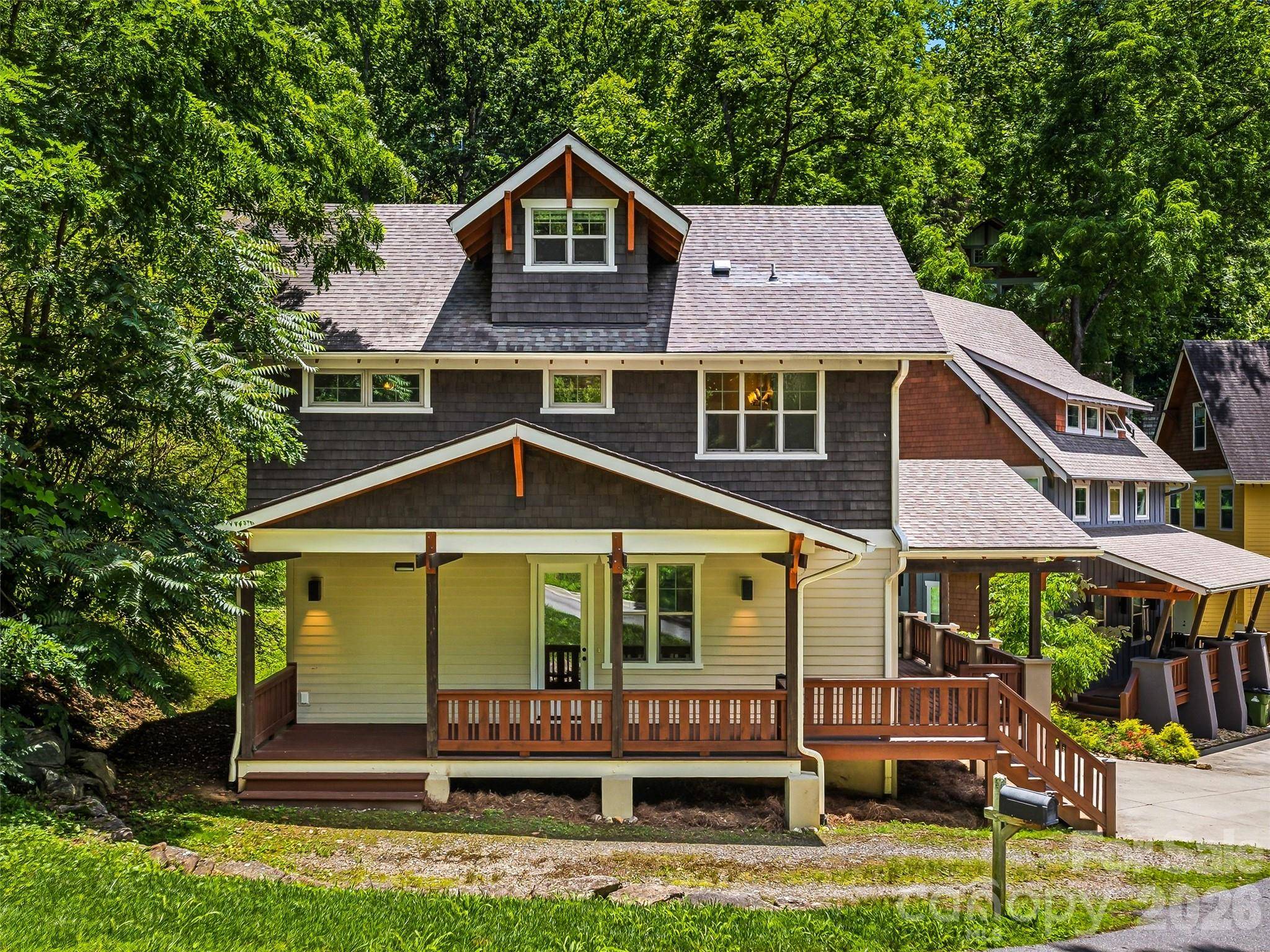25 Shady Park LN, Asheville, NC 28804