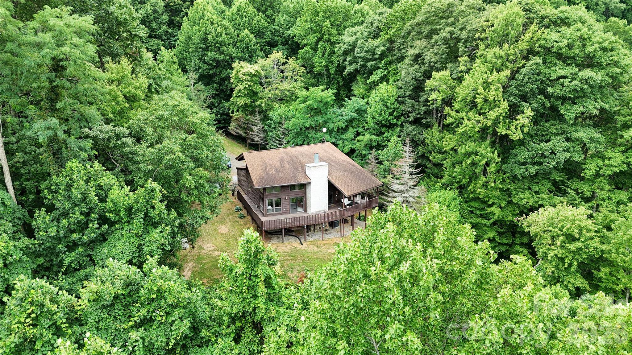 300 Buck DR, Hot Springs, NC 28743
