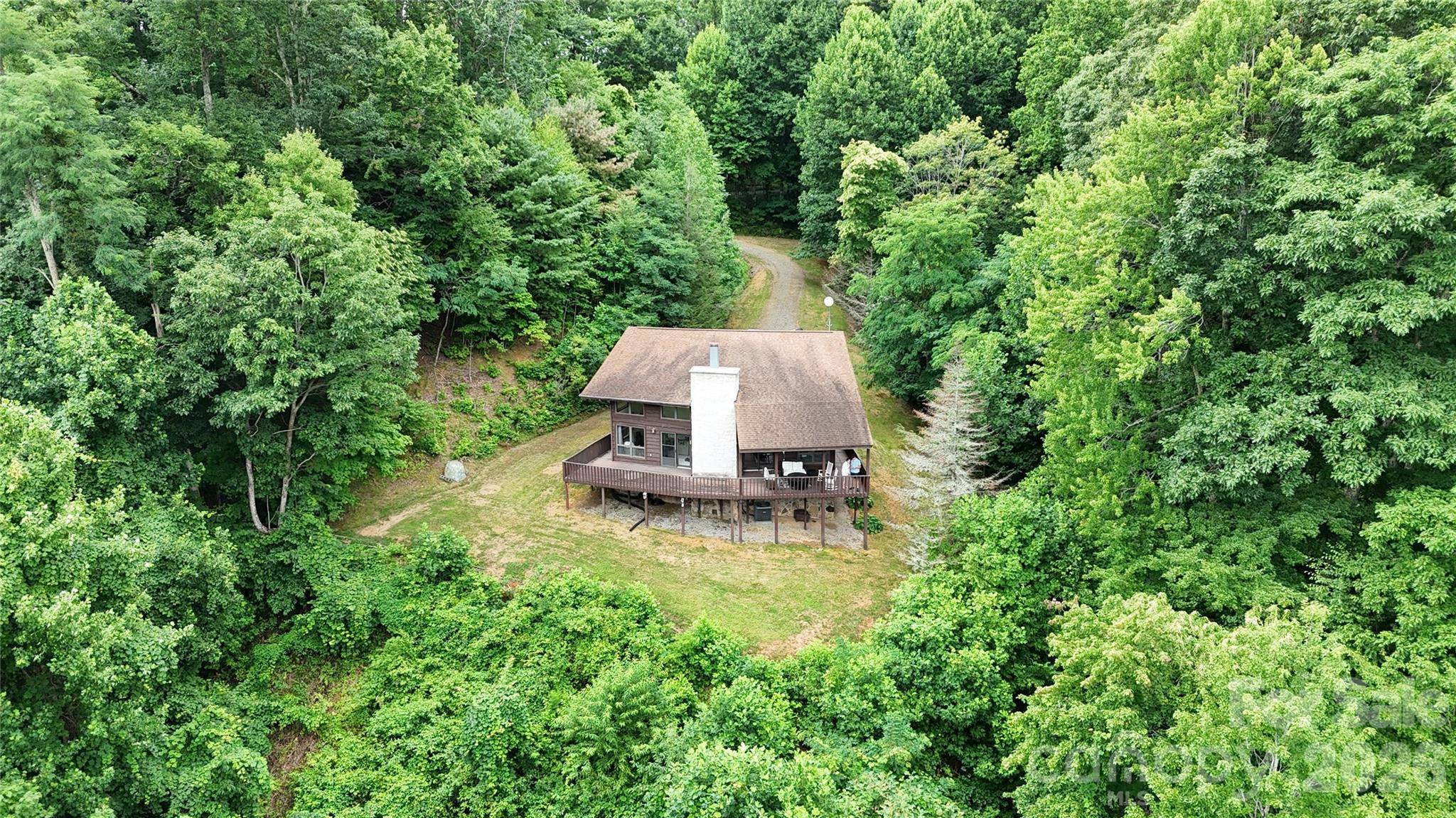 300 Buck DR, Hot Springs, NC 28743