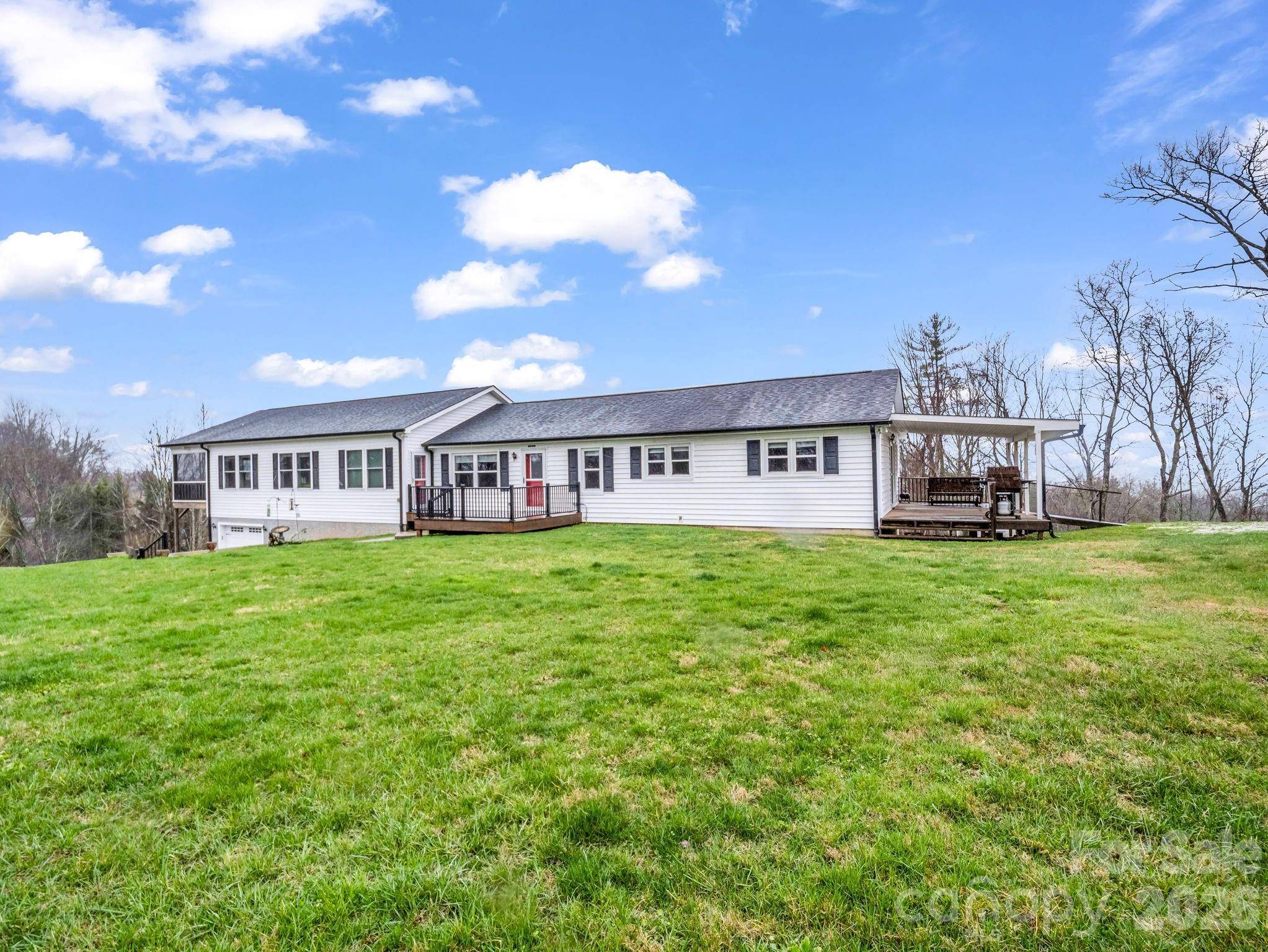 1086 Carters Ridge RD, Spruce Pine, NC 28777