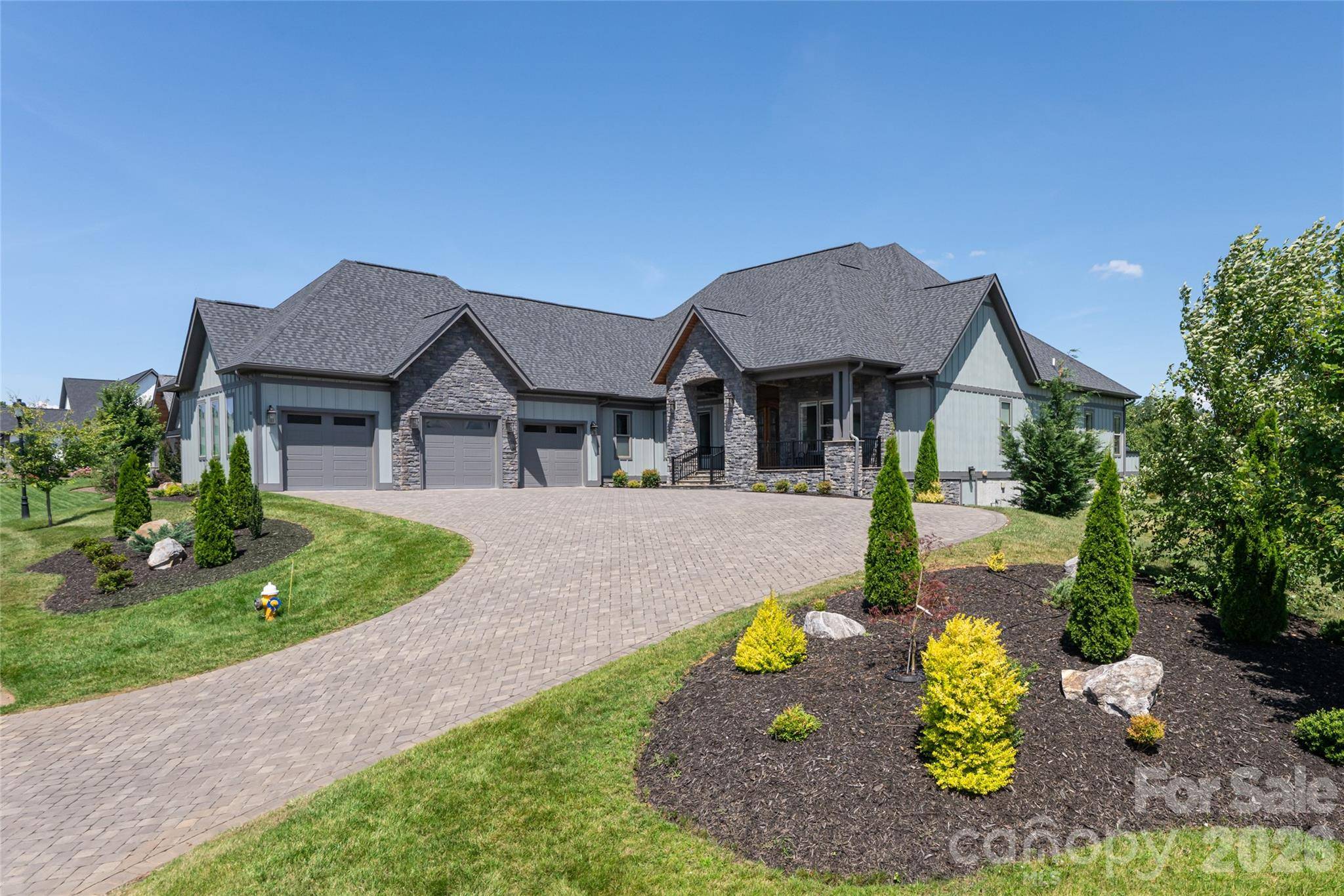 769 Daniel Circle DR, Mills River, NC 28759