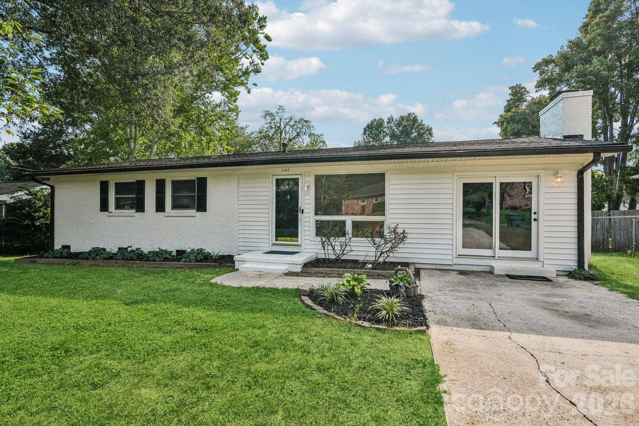 1443 Lynhurst DR, Gastonia, NC 28054