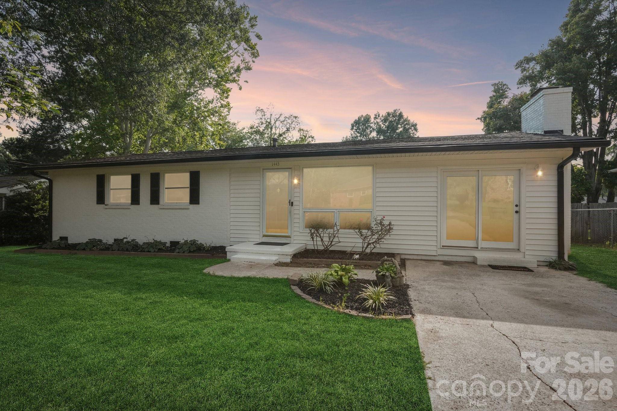1443 Lynhurst DR, Gastonia, NC 28054