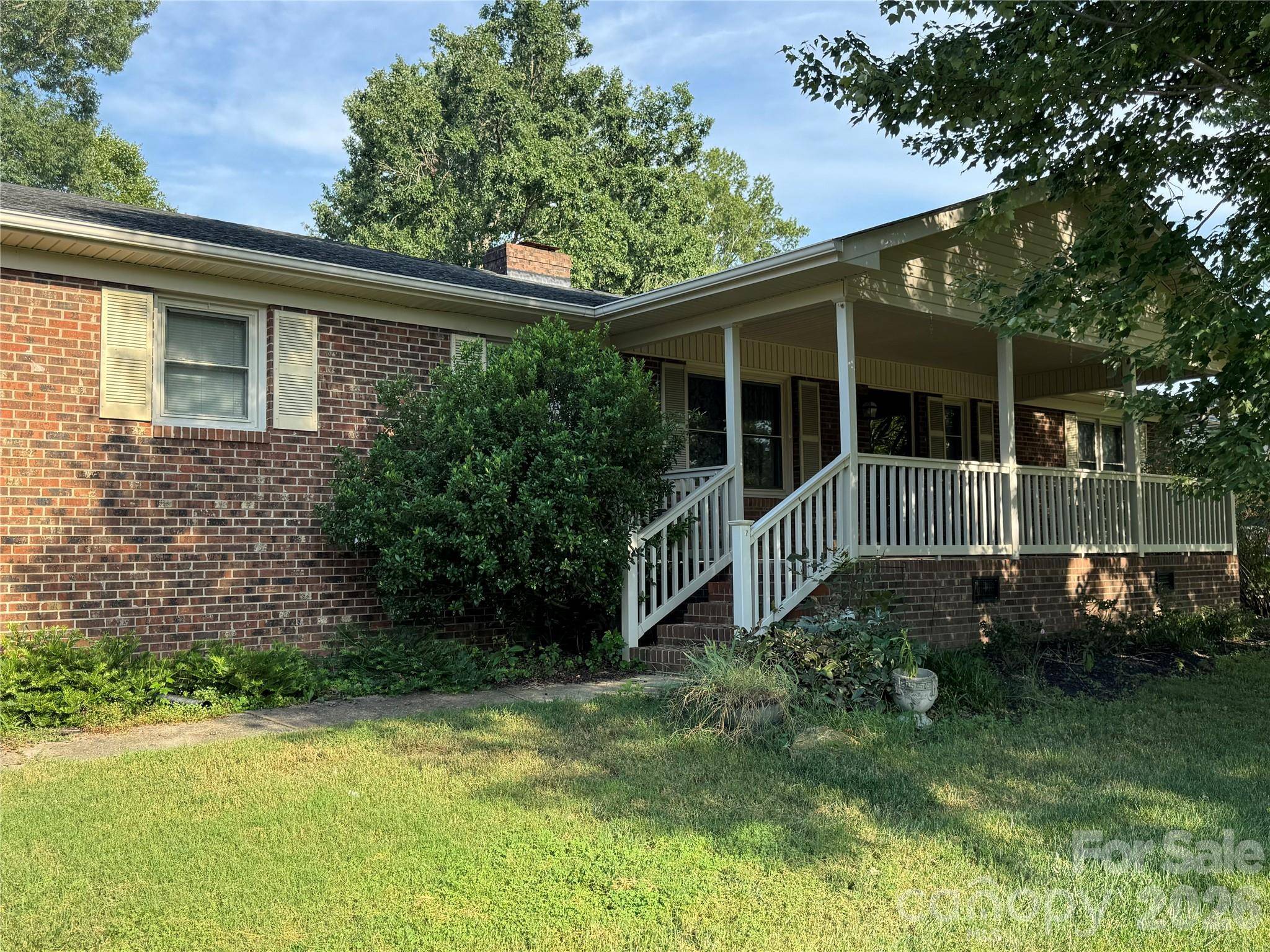 804 Lauras LN, Albemarle, NC 28001
