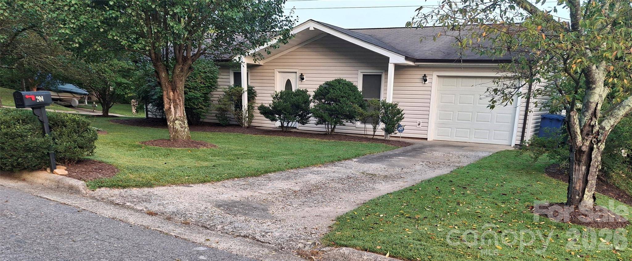 204 Scottlynn DR, Asheville, NC 28806
