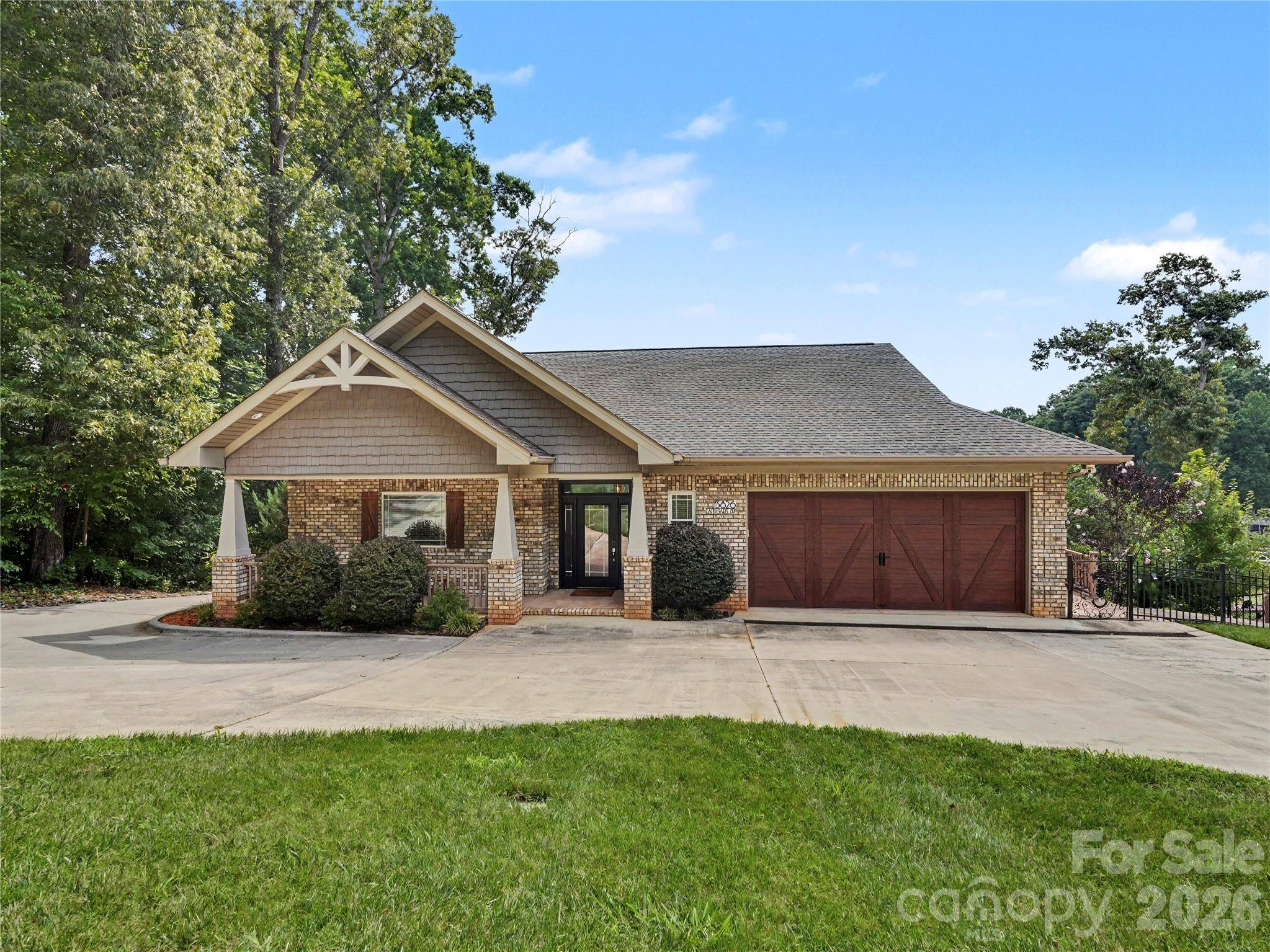 3826 Landmark DR, Sherrills Ford, NC 28673