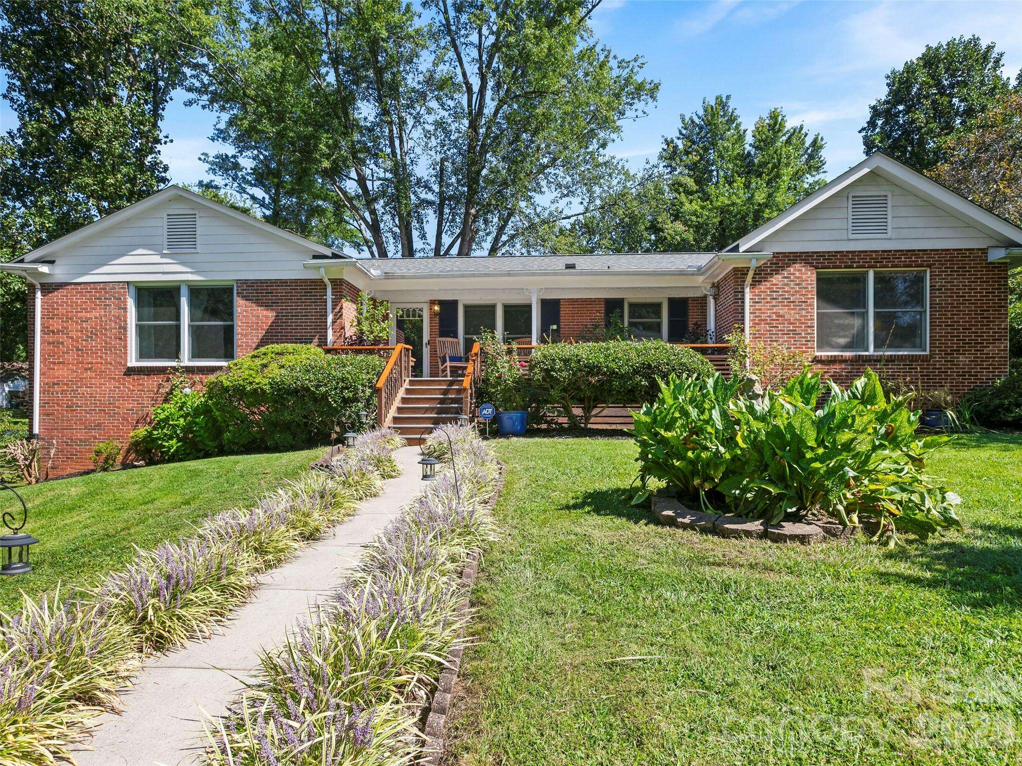 101 Castlerock DR, Asheville, NC 28806
